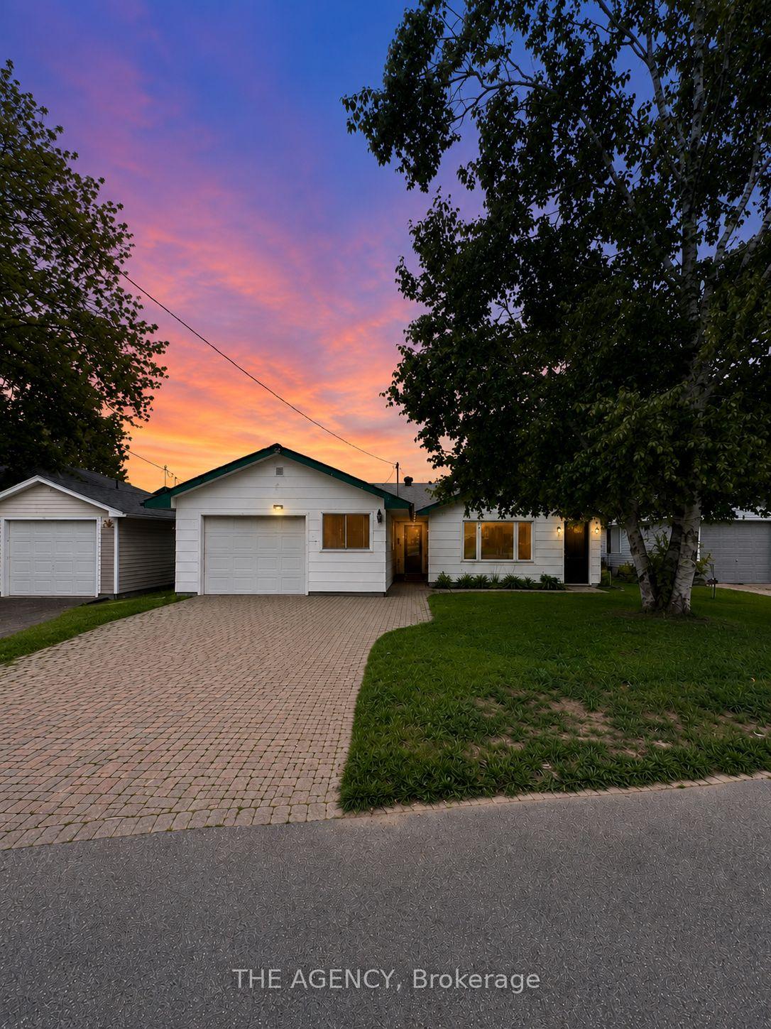 Photo 3 of 124 Davey Drive, Orillia — HOMEH
