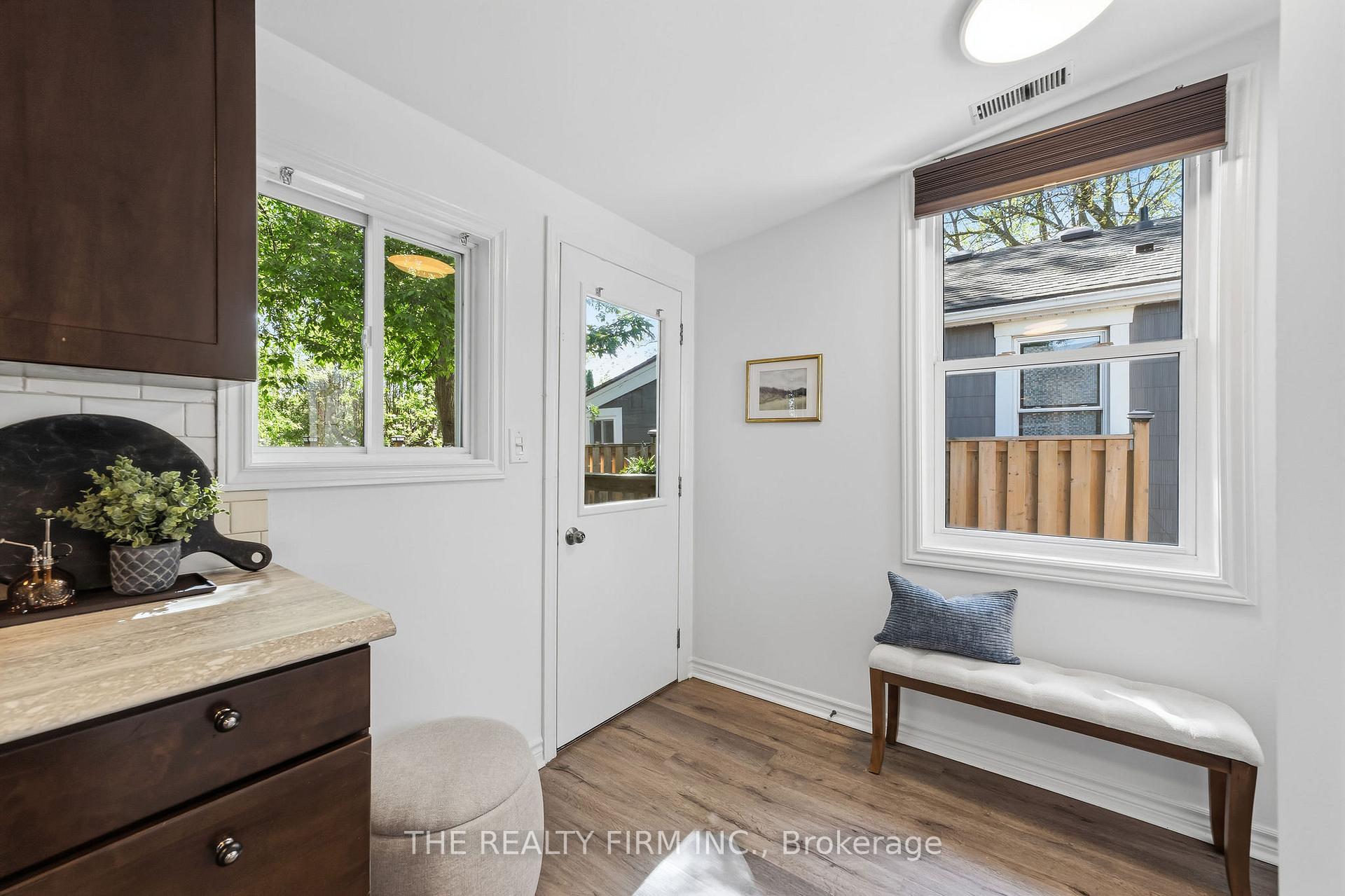 Photo 4 of 5 Henry Street, London, East K — HOMEH