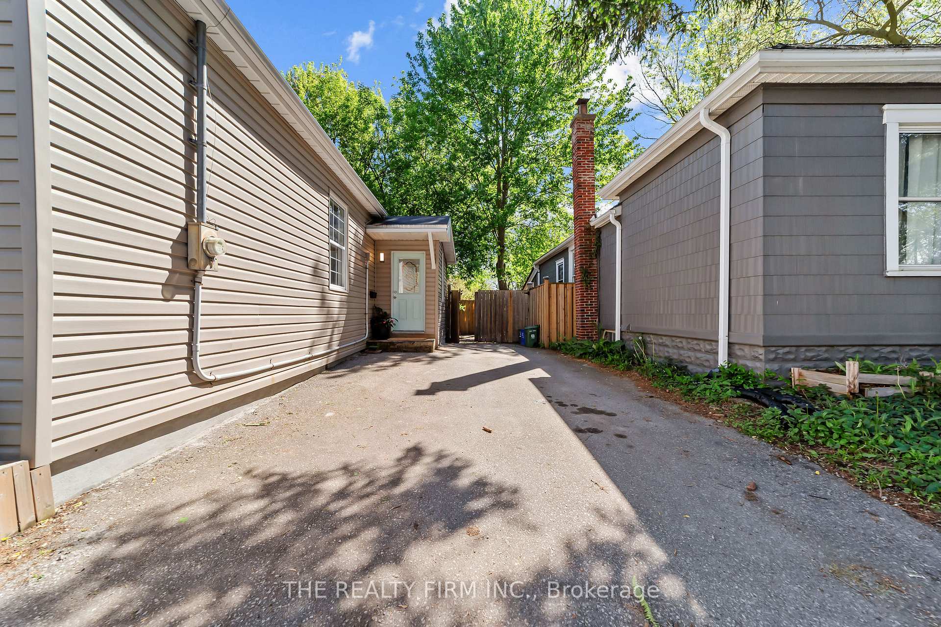 Photo 18 of 5 Henry Street, London, East K — HOMEH