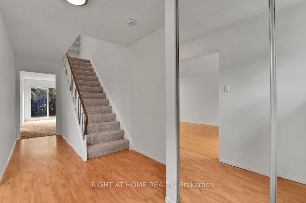 Photo 3 of 99 Craig Henry Drive, Ottawa, Craig Henry/Woodvale — HOMEH