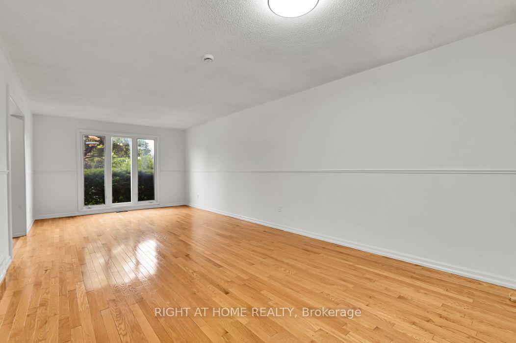 Photo 4 of 99 Craig Henry Drive, Ottawa, Craig Henry/Woodvale — HOMEH