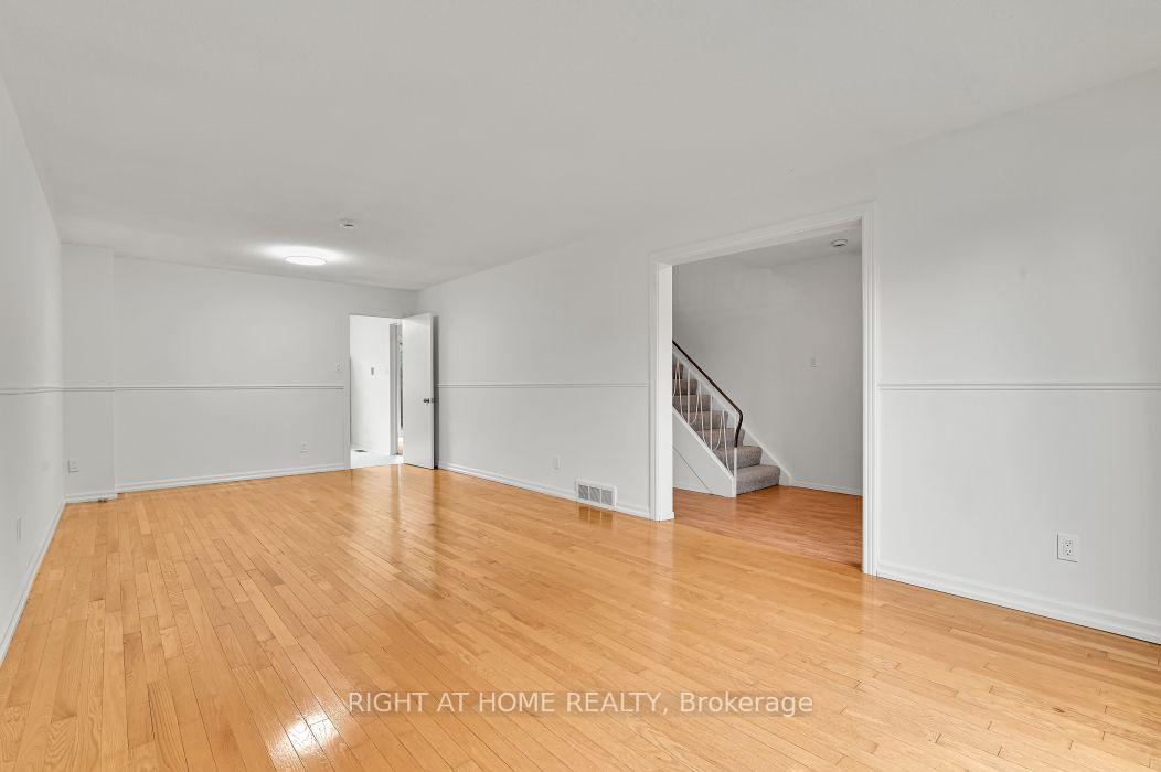 Photo 5 of 99 Craig Henry Drive, Ottawa, Craig Henry/Woodvale — HOMEH
