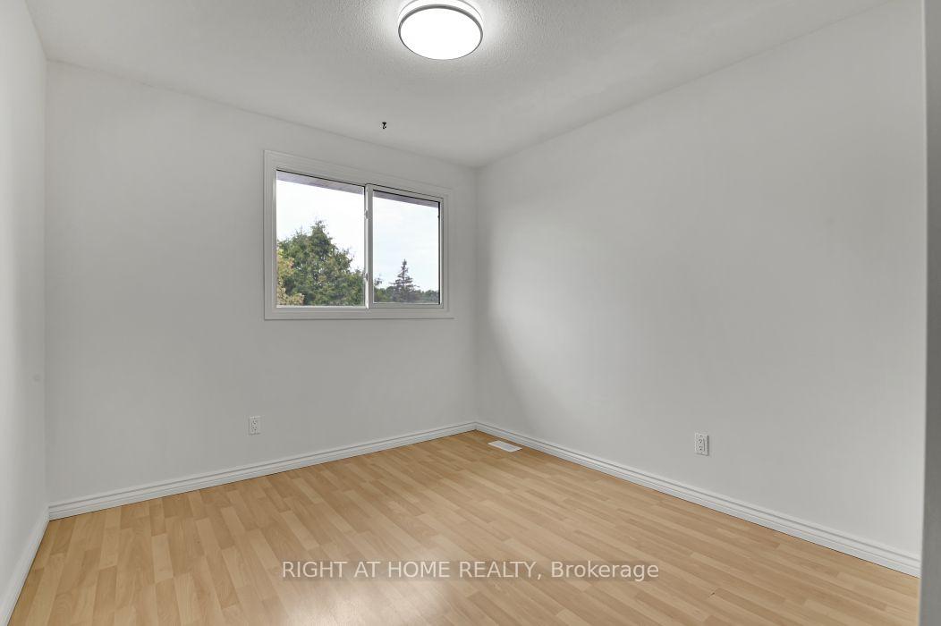 Photo 10 of 99 Craig Henry Drive, Ottawa, Craig Henry/Woodvale — HOMEH