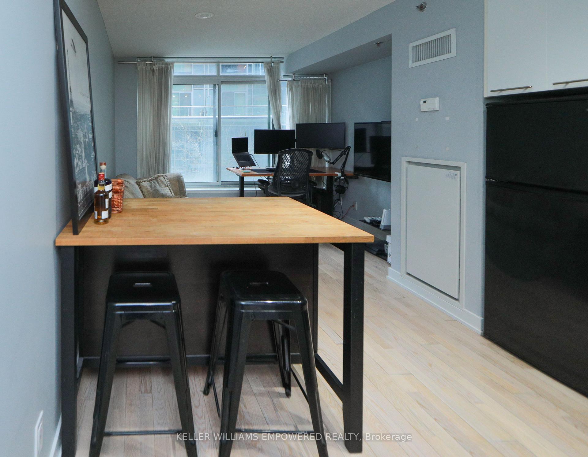 Photo 3 of Unit 221, 21 Nelson Street, Toronto, Waterfront Communities — HOMEH