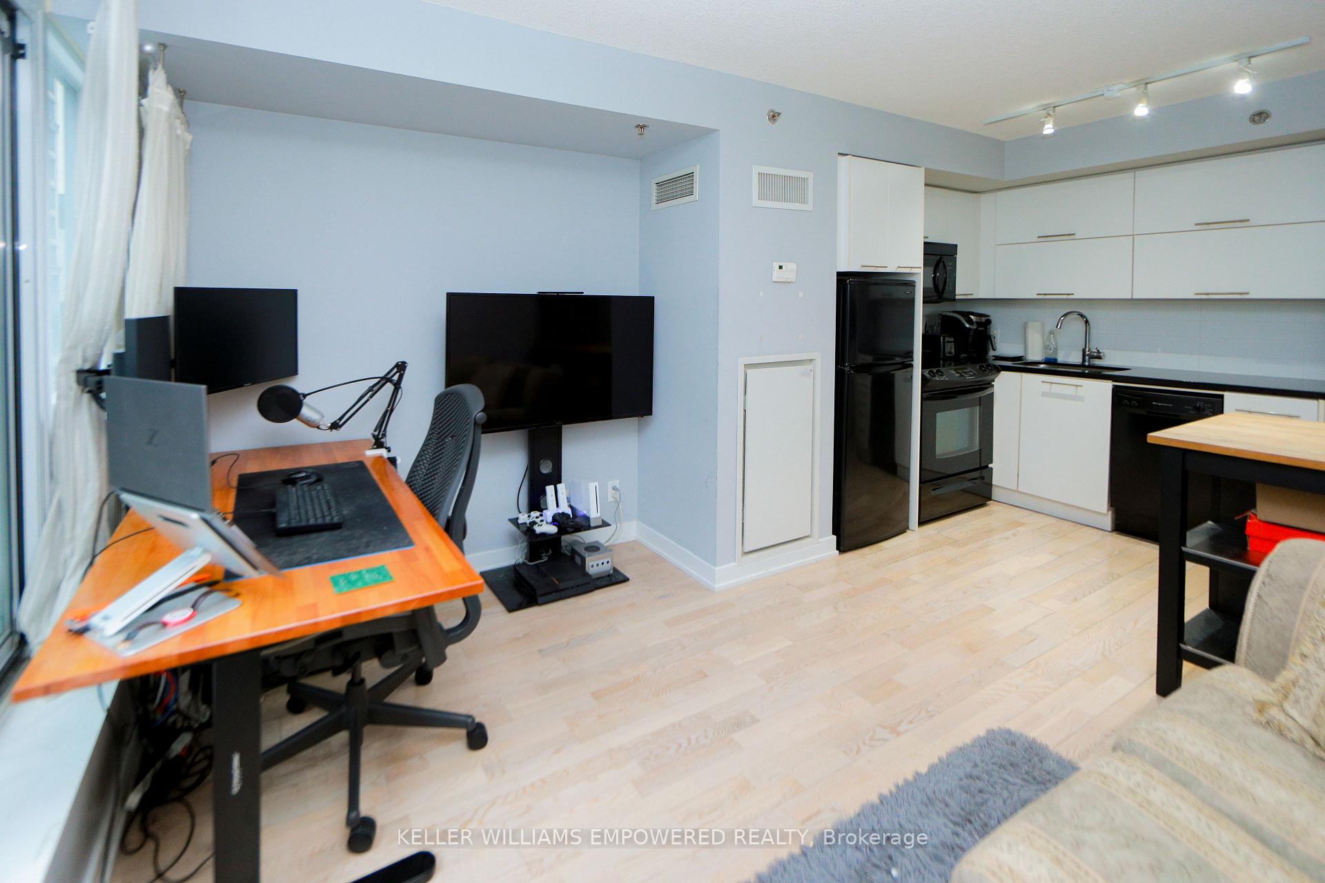 Photo 5 of Unit 221, 21 Nelson Street, Toronto, Waterfront Communities — HOMEH