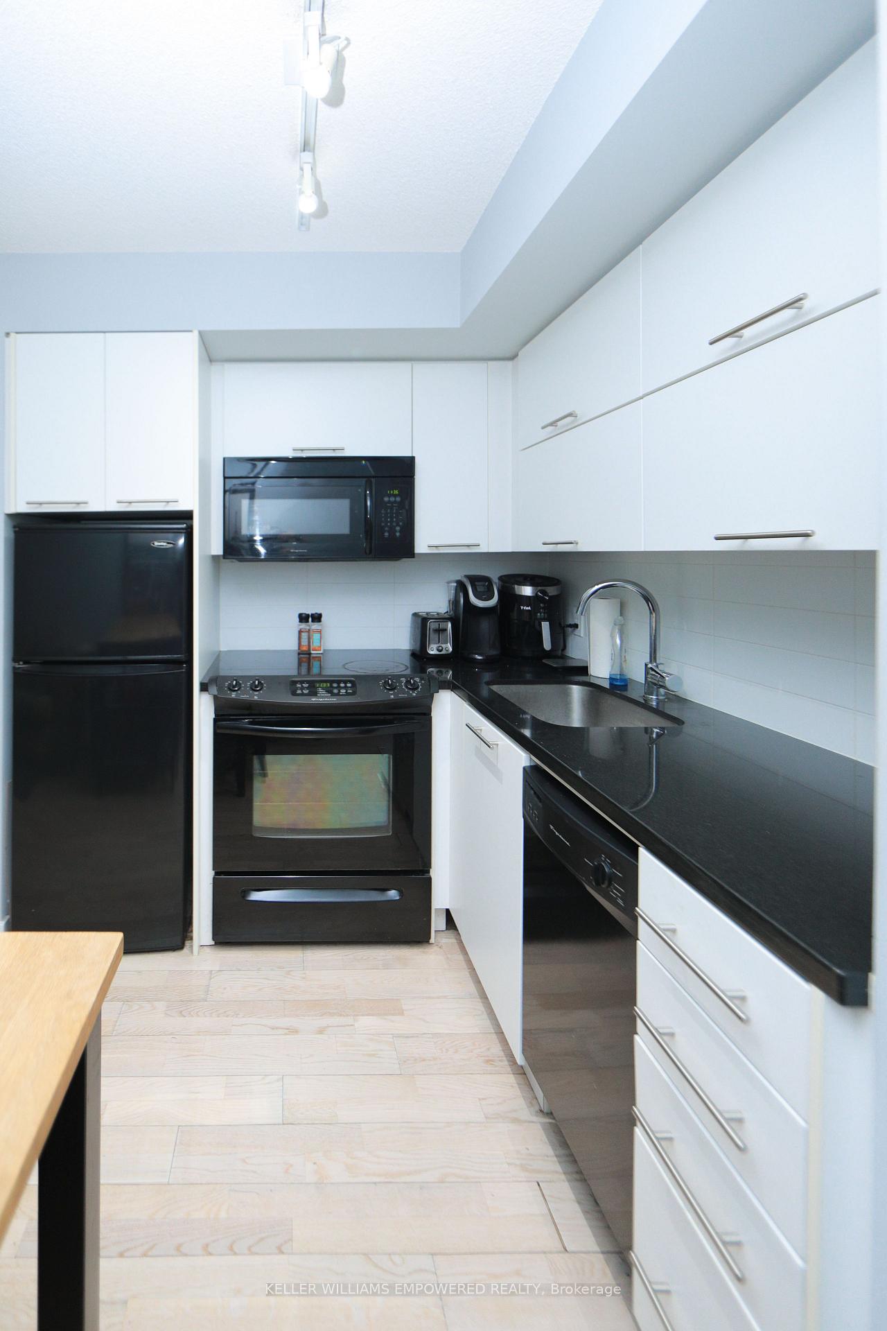 Photo 6 of Unit 221, 21 Nelson Street, Toronto, Waterfront Communities — HOMEH