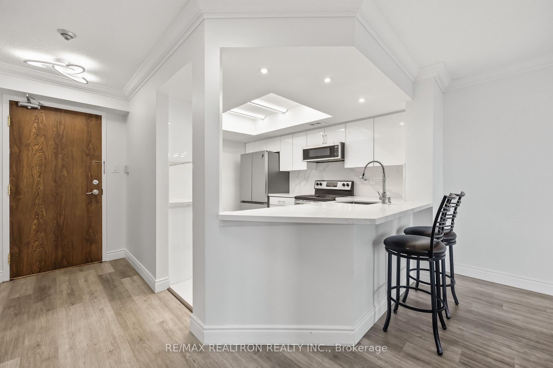 Photo 6 of Unit 608, 7440 Bathurst Street, Vaughan, Brownridge — HOMEH