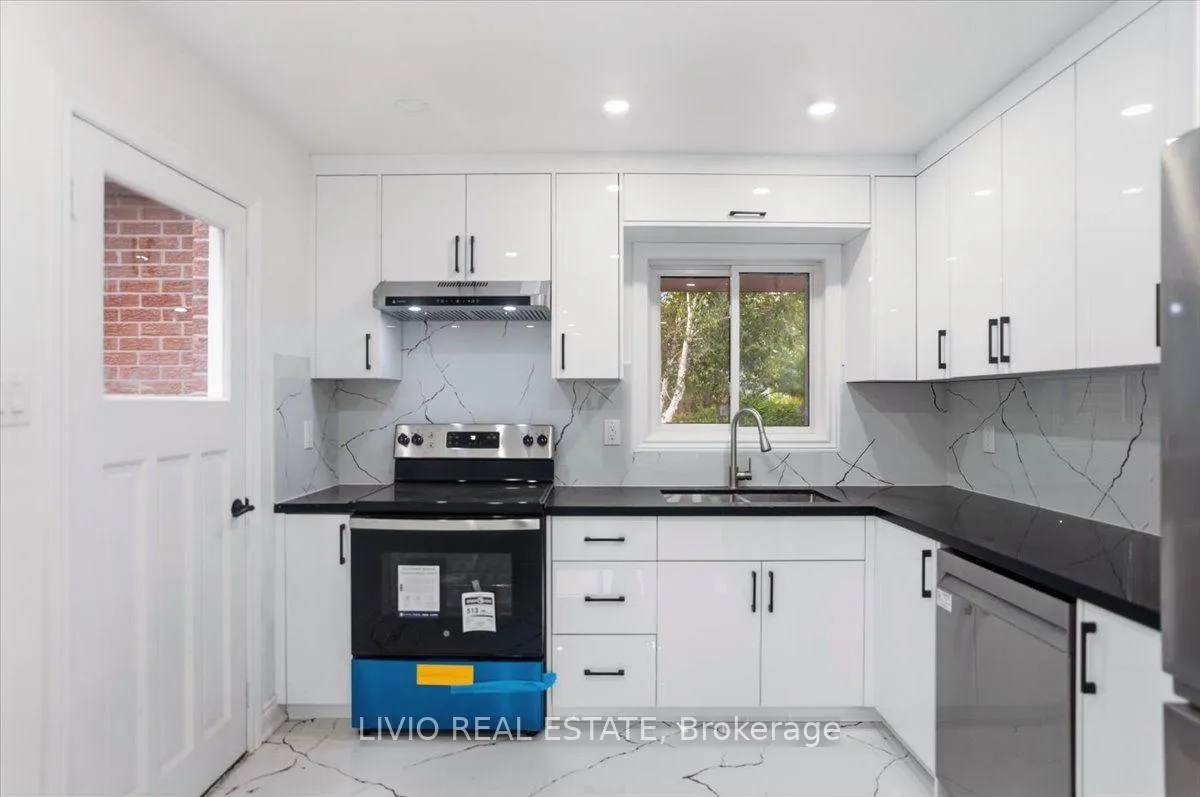 Photo 5 of 4002 Brandon Gate Drive, Mississauga, Malton — HOMEH