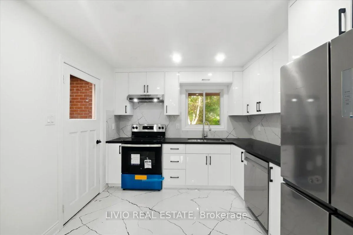 Photo 6 of 4002 Brandon Gate Drive, Mississauga, Malton — HOMEH