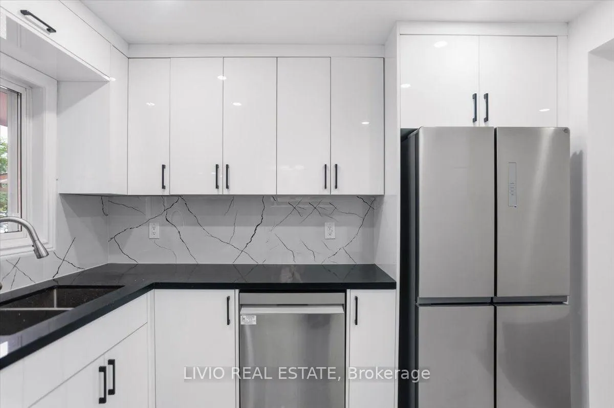 Photo 8 of 4002 Brandon Gate Drive, Mississauga, Malton — HOMEH