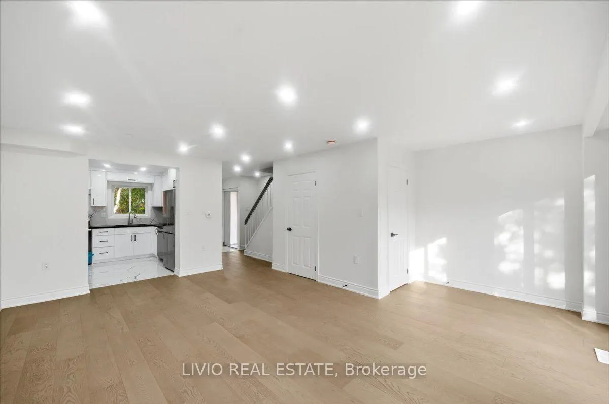 Photo 9 of 4002 Brandon Gate Drive, Mississauga, Malton — HOMEH