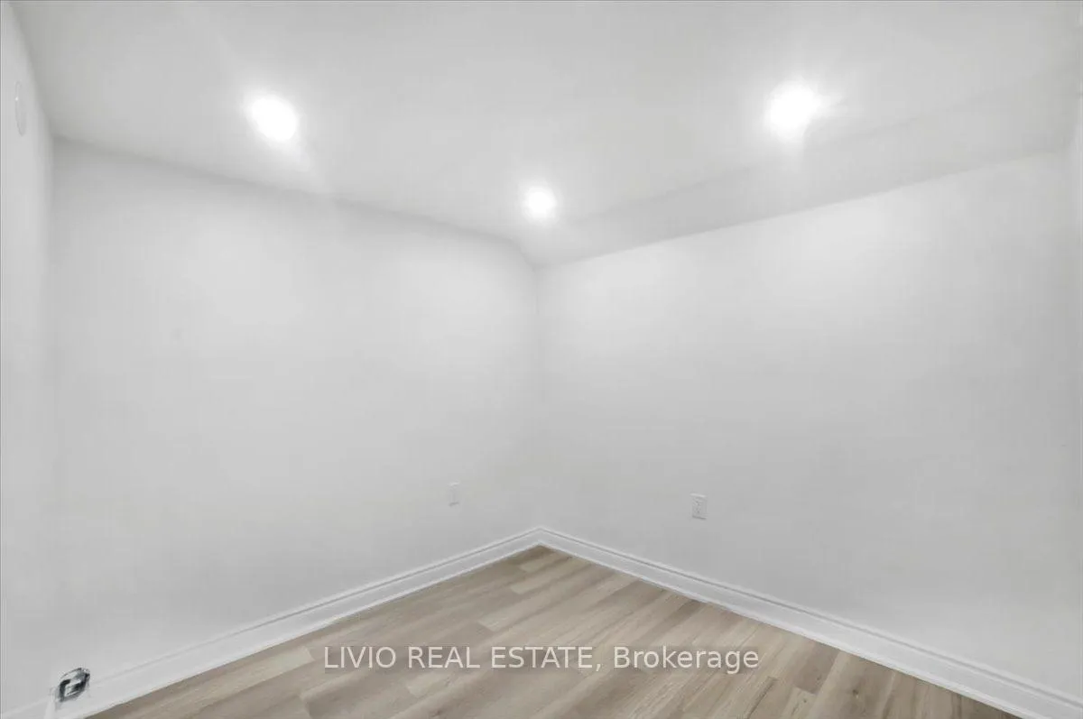 Photo 18 of 4002 Brandon Gate Drive, Mississauga, Malton — HOMEH