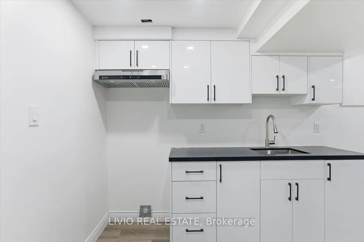 Photo 23 of 4002 Brandon Gate Drive, Mississauga, Malton — HOMEH