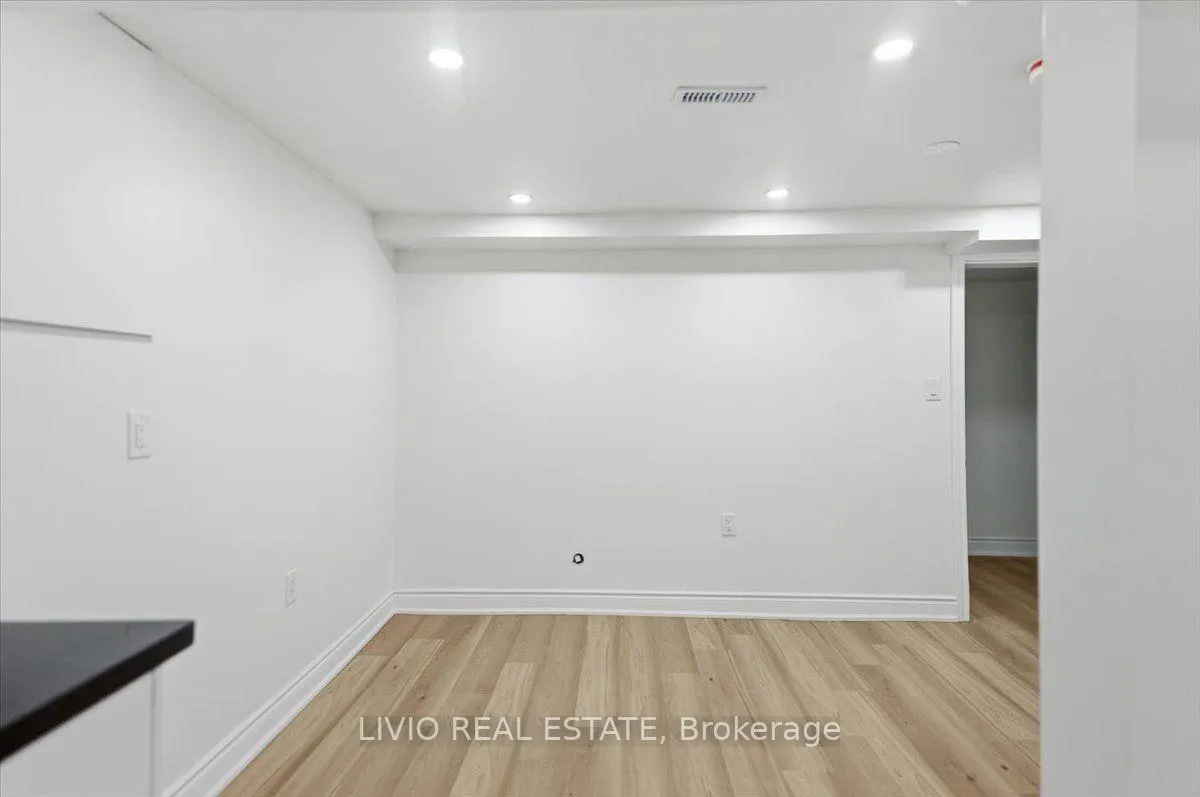 Photo 24 of 4002 Brandon Gate Drive, Mississauga, Malton — HOMEH