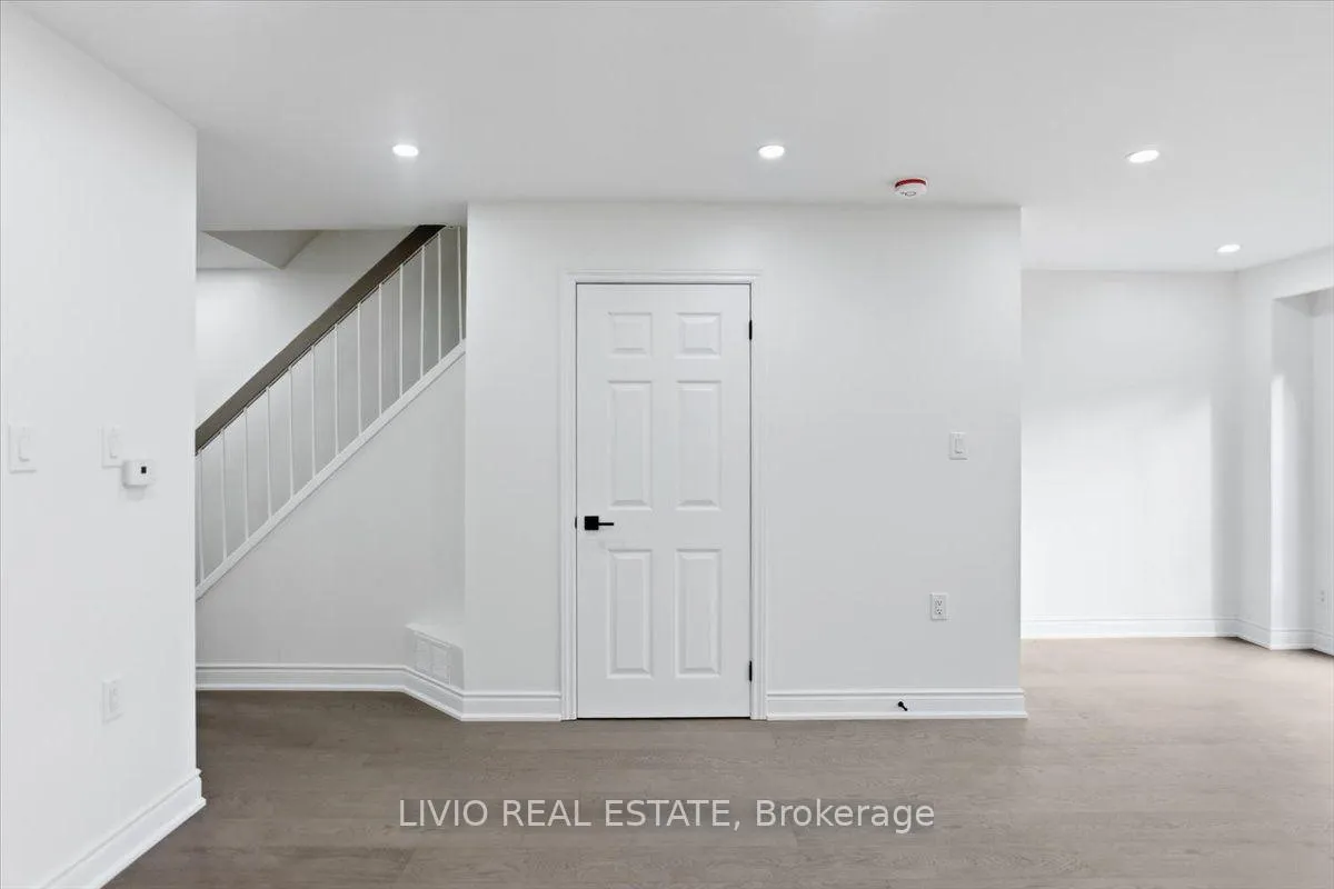 Photo 25 of 4002 Brandon Gate Drive, Mississauga, Malton — HOMEH