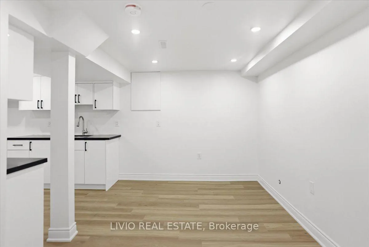 Photo 30 of 4002 Brandon Gate Drive, Mississauga, Malton — HOMEH