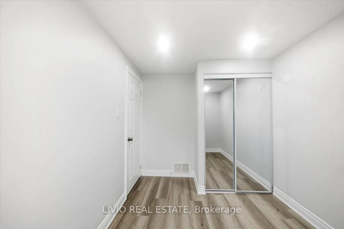 Photo 32 of 4002 Brandon Gate Drive, Mississauga, Malton — HOMEH
