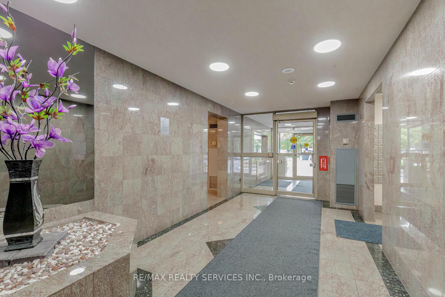 Photo 4 of Unit 308, 30 Malta Avenue, Brampton, Fletcher's Creek South — HOMEH