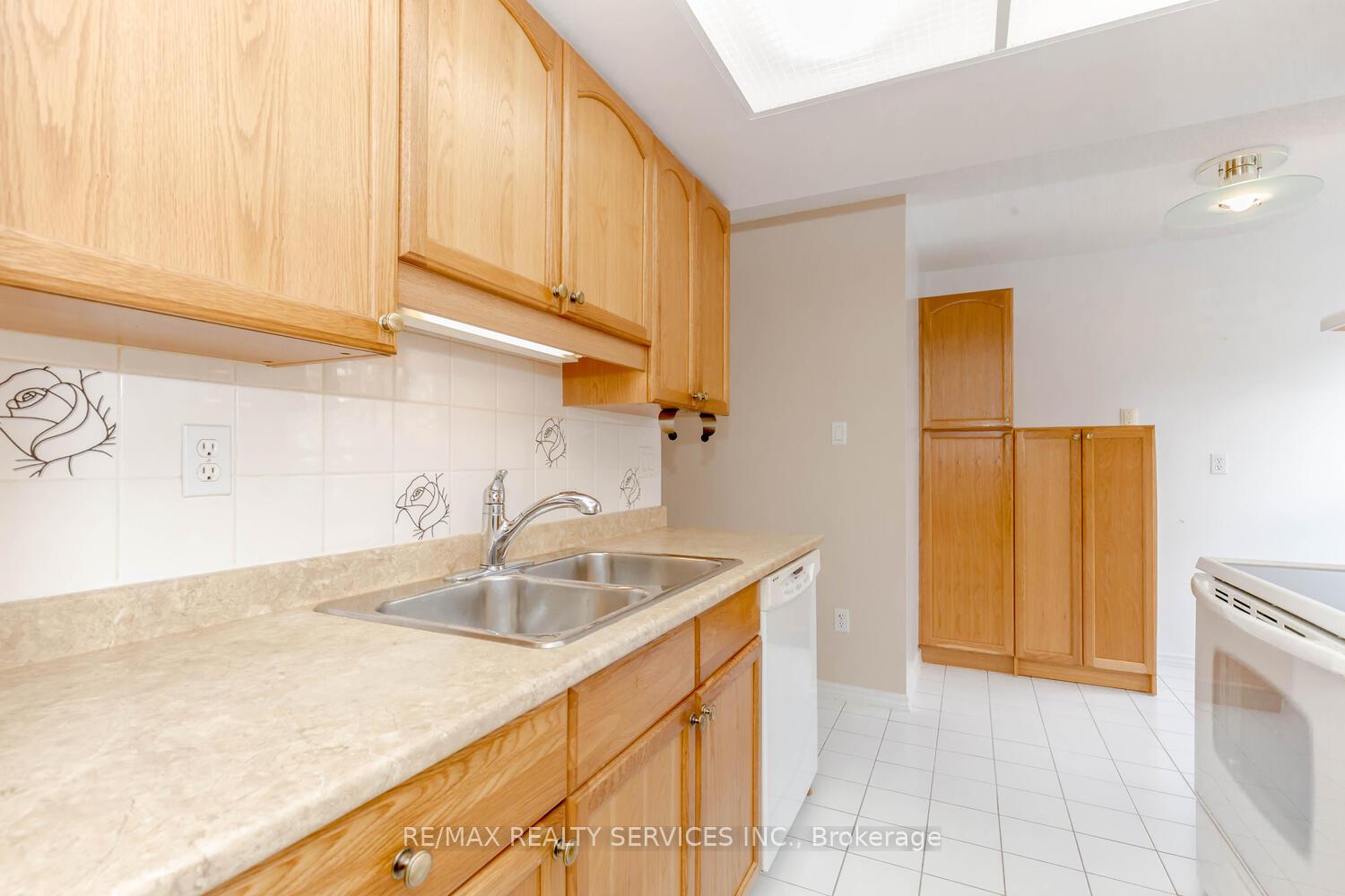 Photo 10 of Unit 308, 30 Malta Avenue, Brampton, Fletcher's Creek South — HOMEH