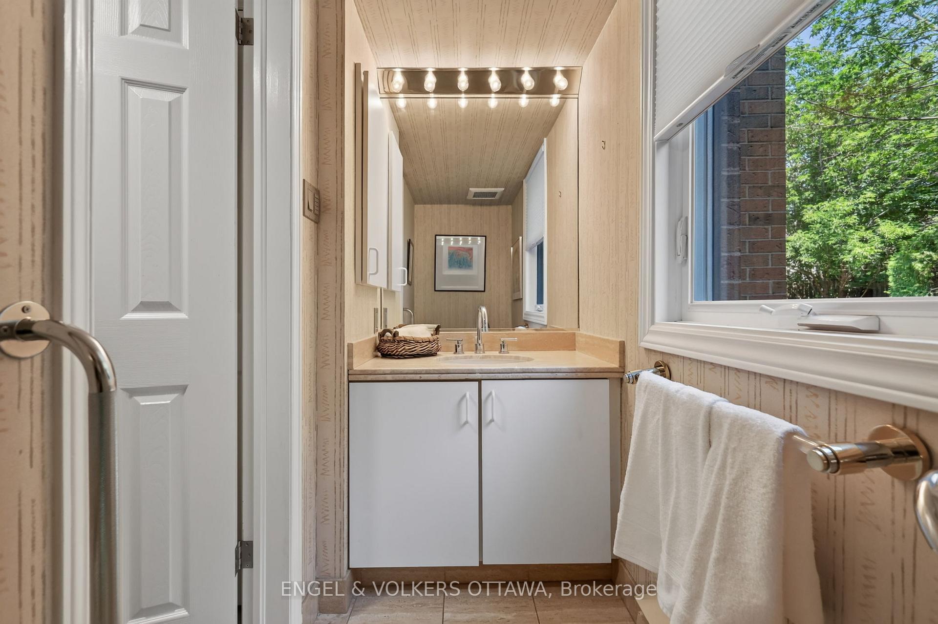 Photo 24 of Unit 106, 7 Kippewa Drive, Ottawa, Dows Lake — HOMEH