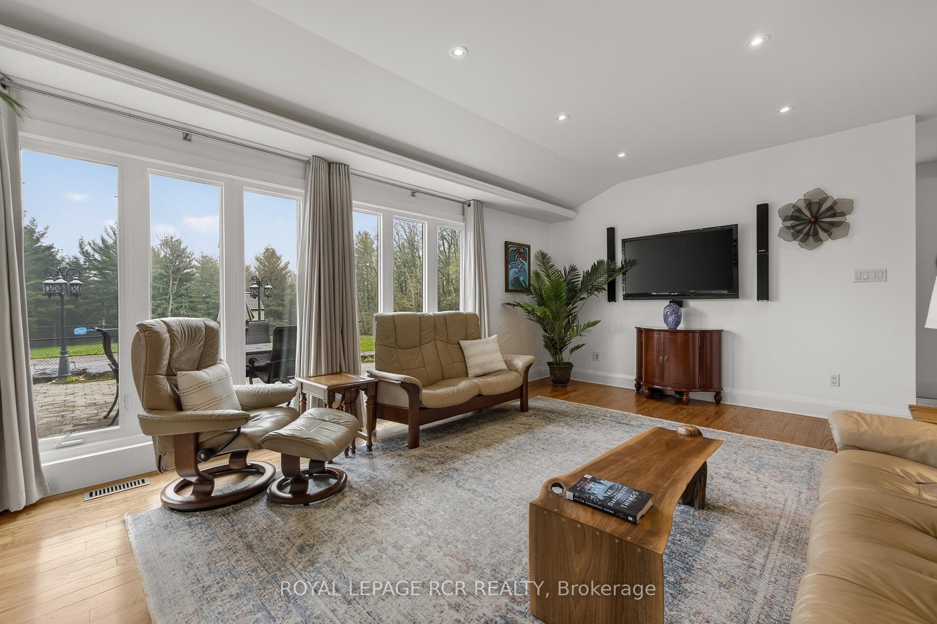 Photo 8 of 16365 Bathurst Street, Newmarket, Summerhill Estates — HOMEH