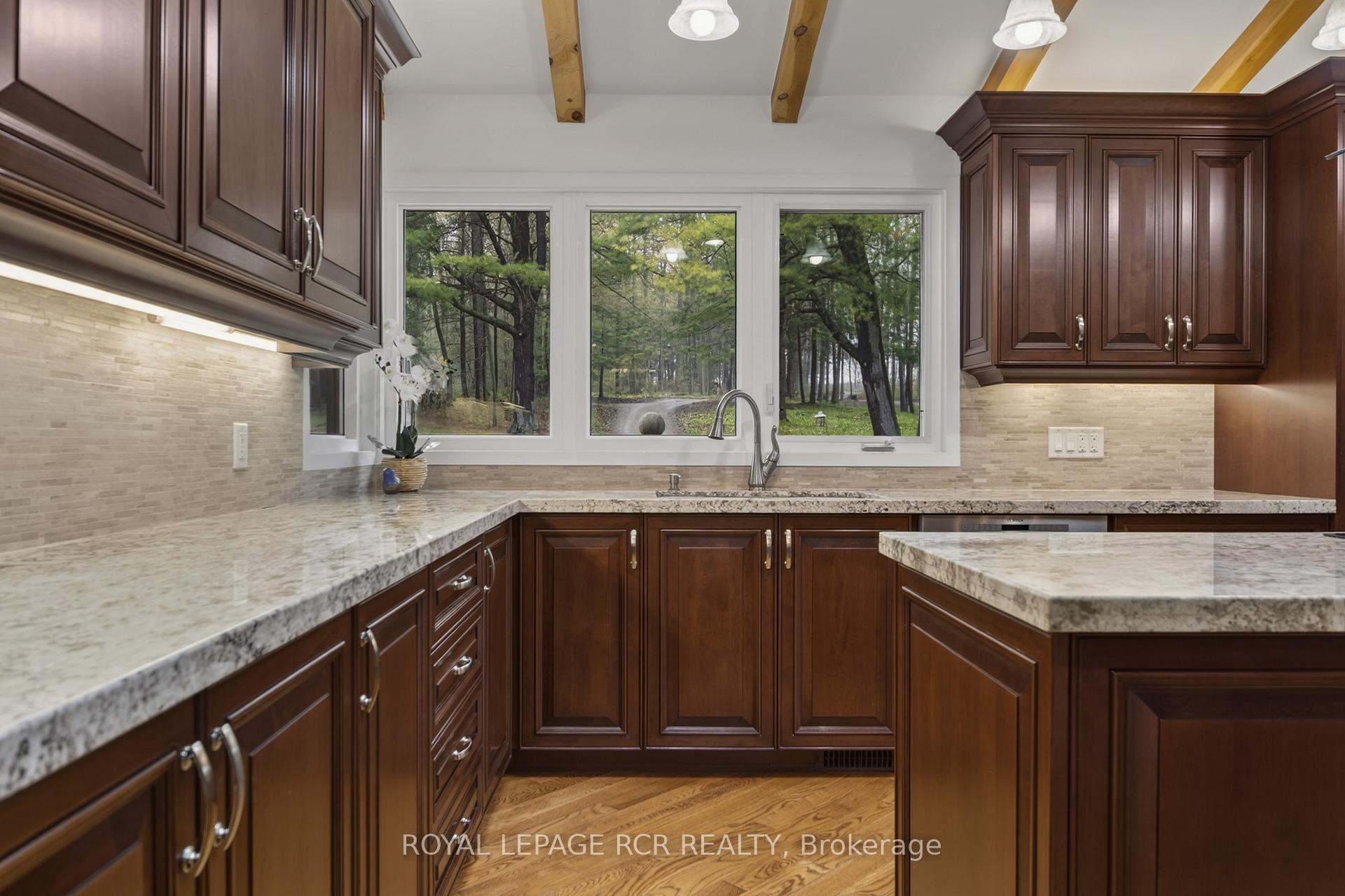 Photo 17 of 16365 Bathurst Street, Newmarket, Summerhill Estates — HOMEH