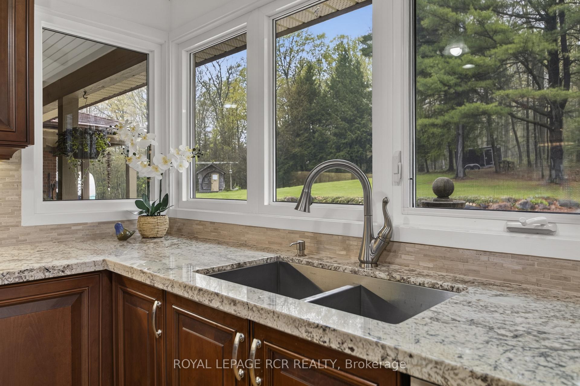 Photo 18 of 16365 Bathurst Street, Newmarket, Summerhill Estates — HOMEH
