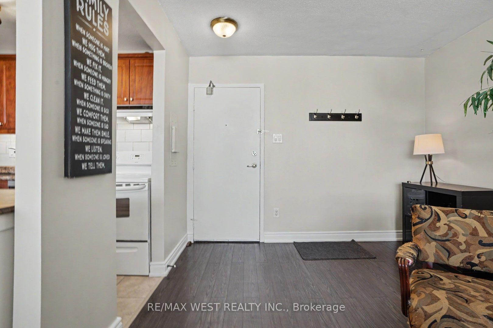 Photo 2 of Unit 807, 15 Nicklaus Drive, Hamilton, Vincent — HOMEH