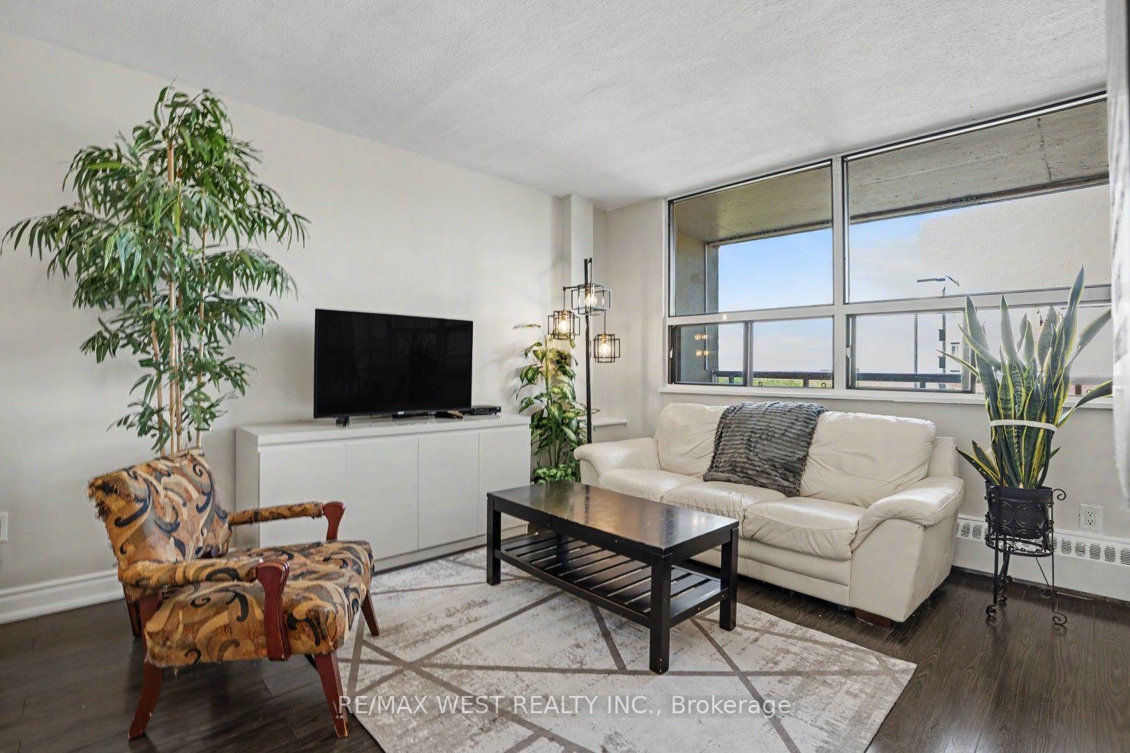 Photo 3 of Unit 807, 15 Nicklaus Drive, Hamilton, Vincent — HOMEH