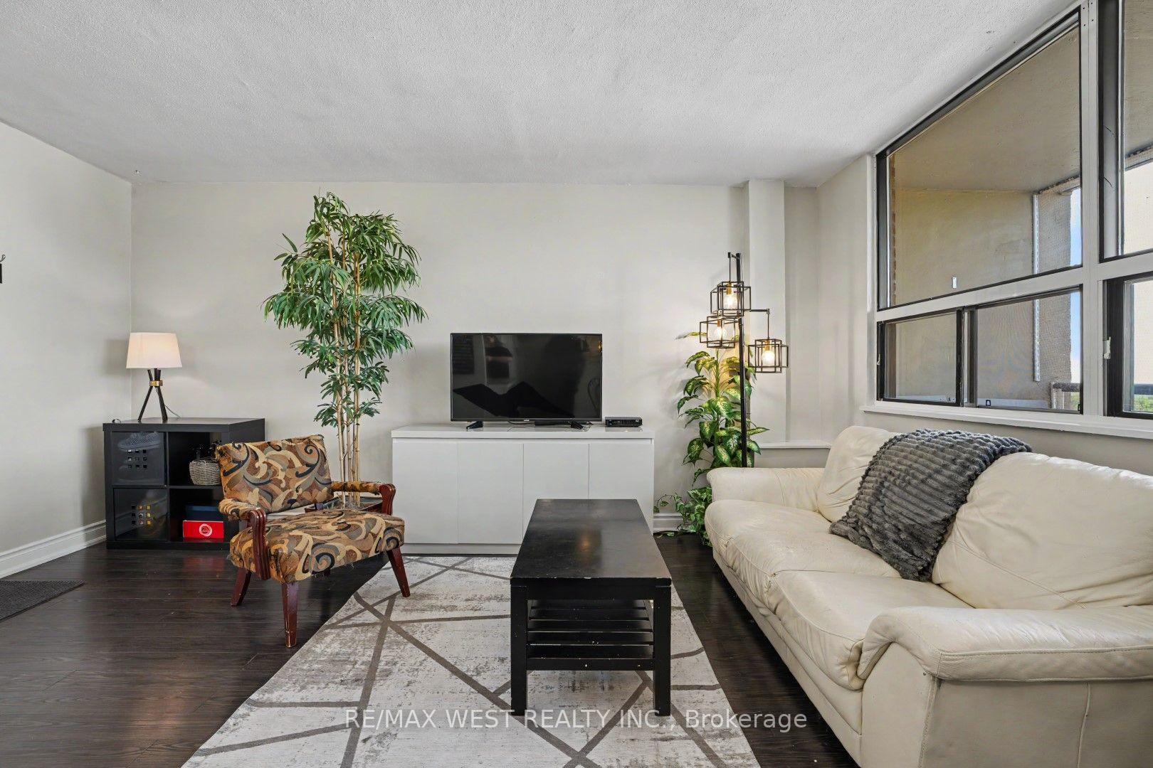 Photo 4 of Unit 807, 15 Nicklaus Drive, Hamilton, Vincent — HOMEH