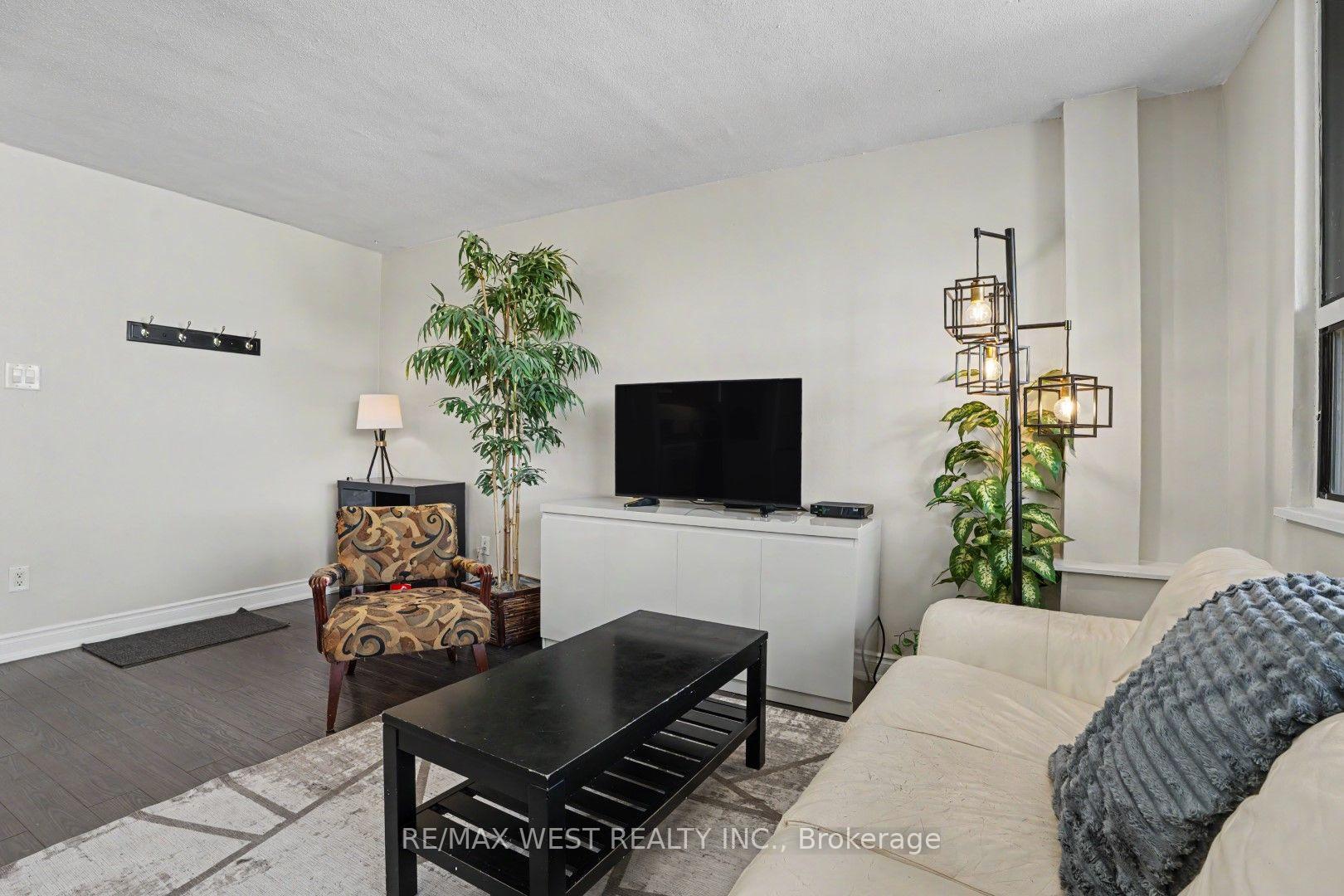 Photo 5 of Unit 807, 15 Nicklaus Drive, Hamilton, Vincent — HOMEH