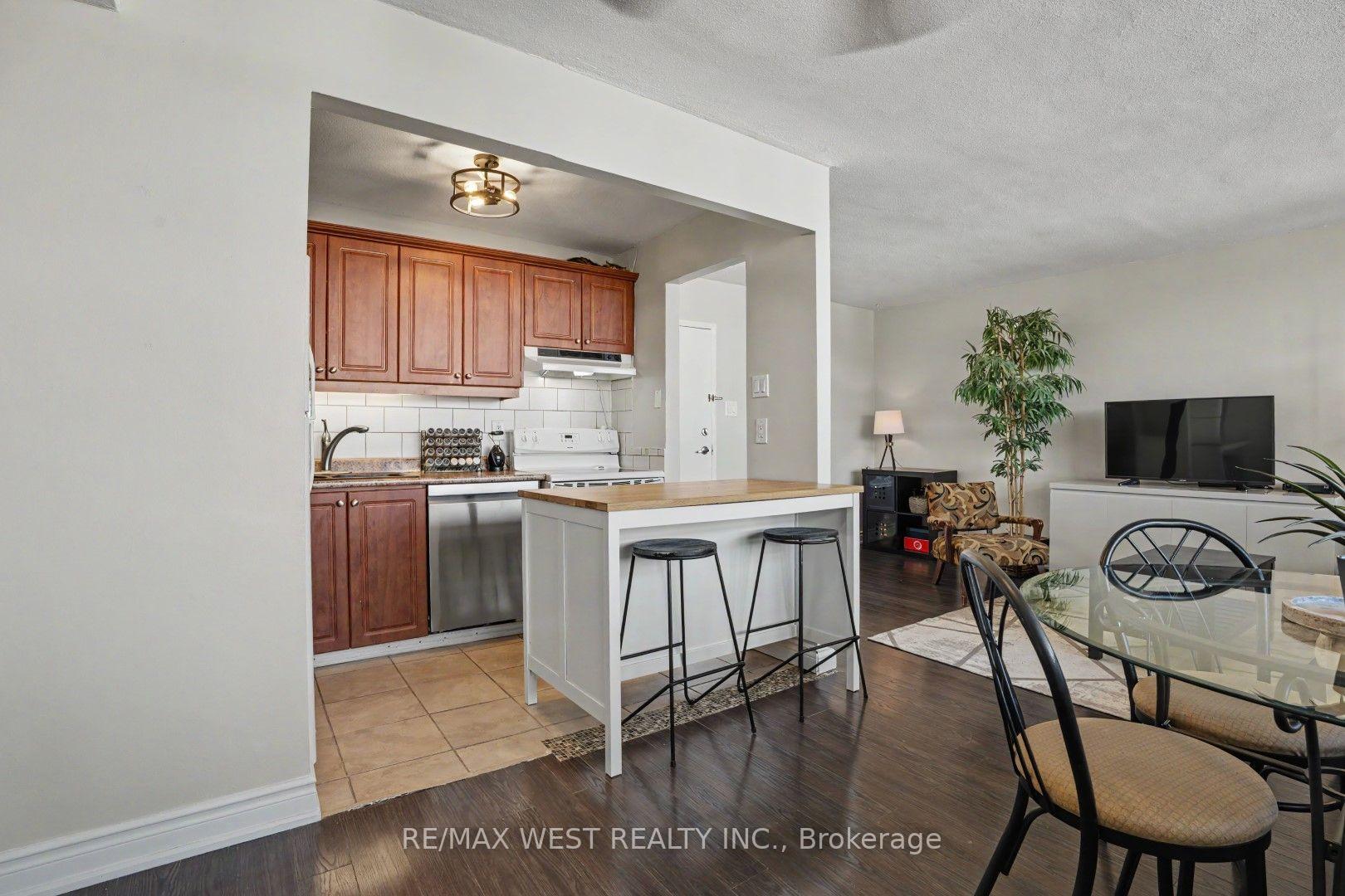 Photo 8 of Unit 807, 15 Nicklaus Drive, Hamilton, Vincent — HOMEH