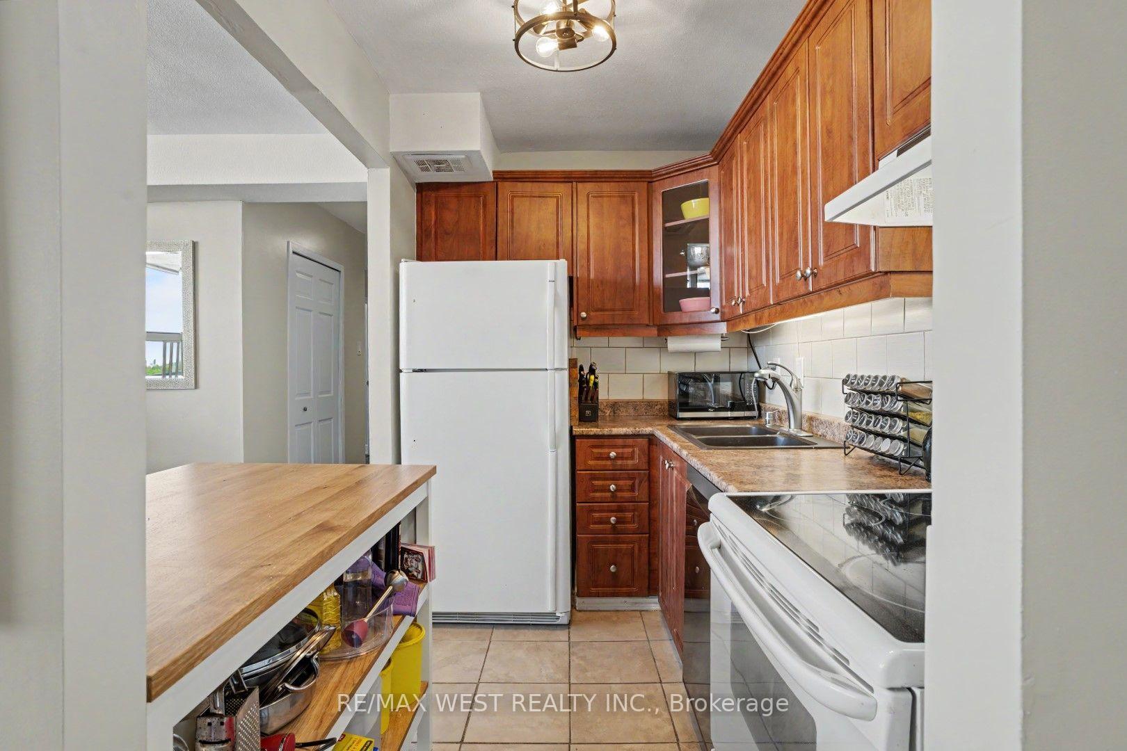 Photo 10 of Unit 807, 15 Nicklaus Drive, Hamilton, Vincent — HOMEH