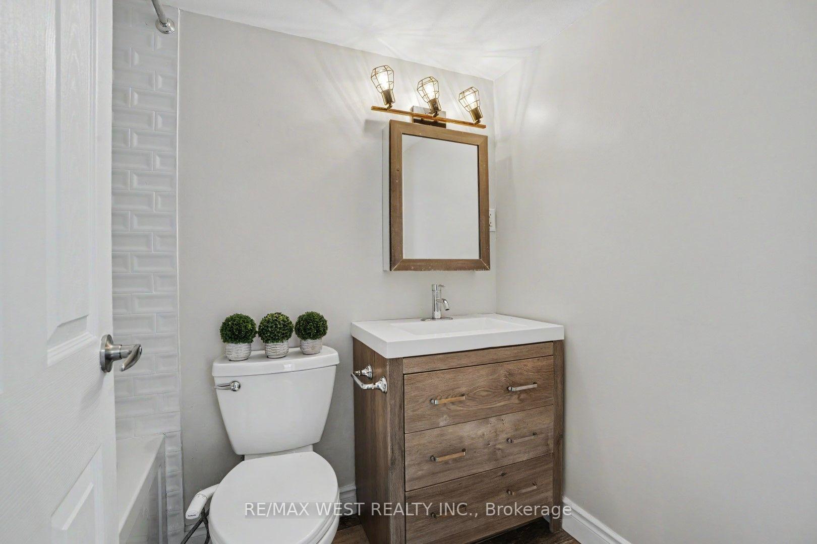 Photo 14 of Unit 807, 15 Nicklaus Drive, Hamilton, Vincent — HOMEH