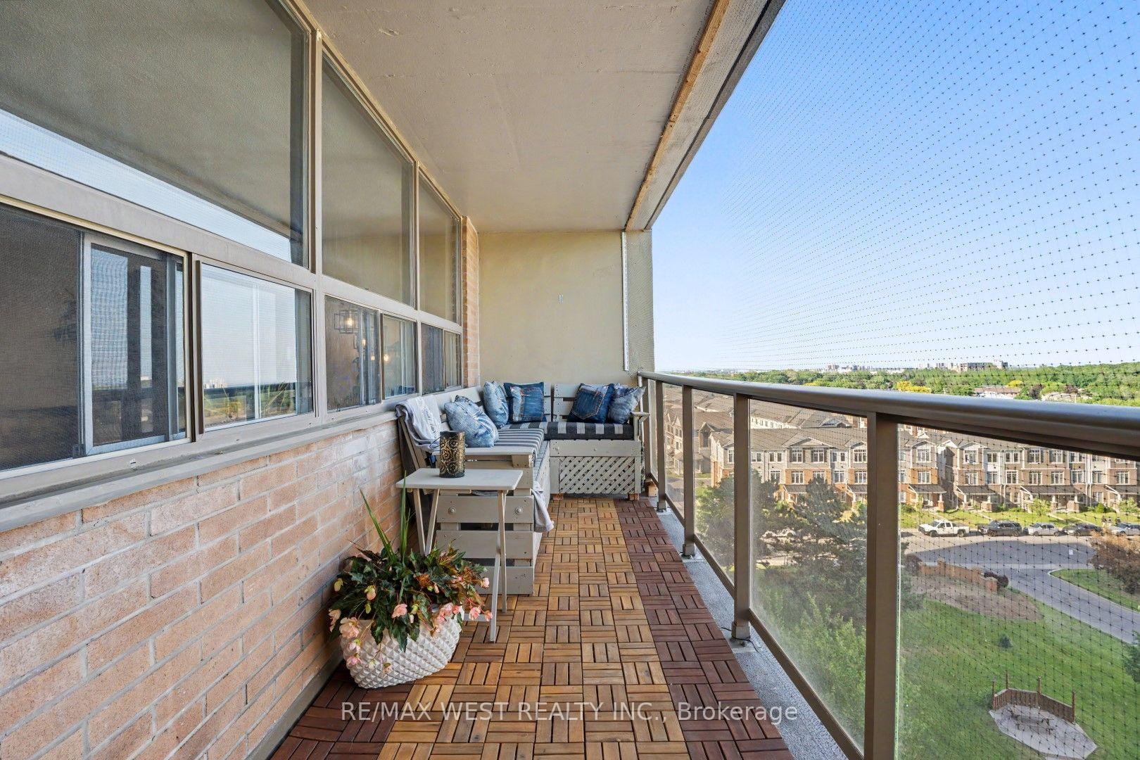 Photo 18 of Unit 807, 15 Nicklaus Drive, Hamilton, Vincent — HOMEH