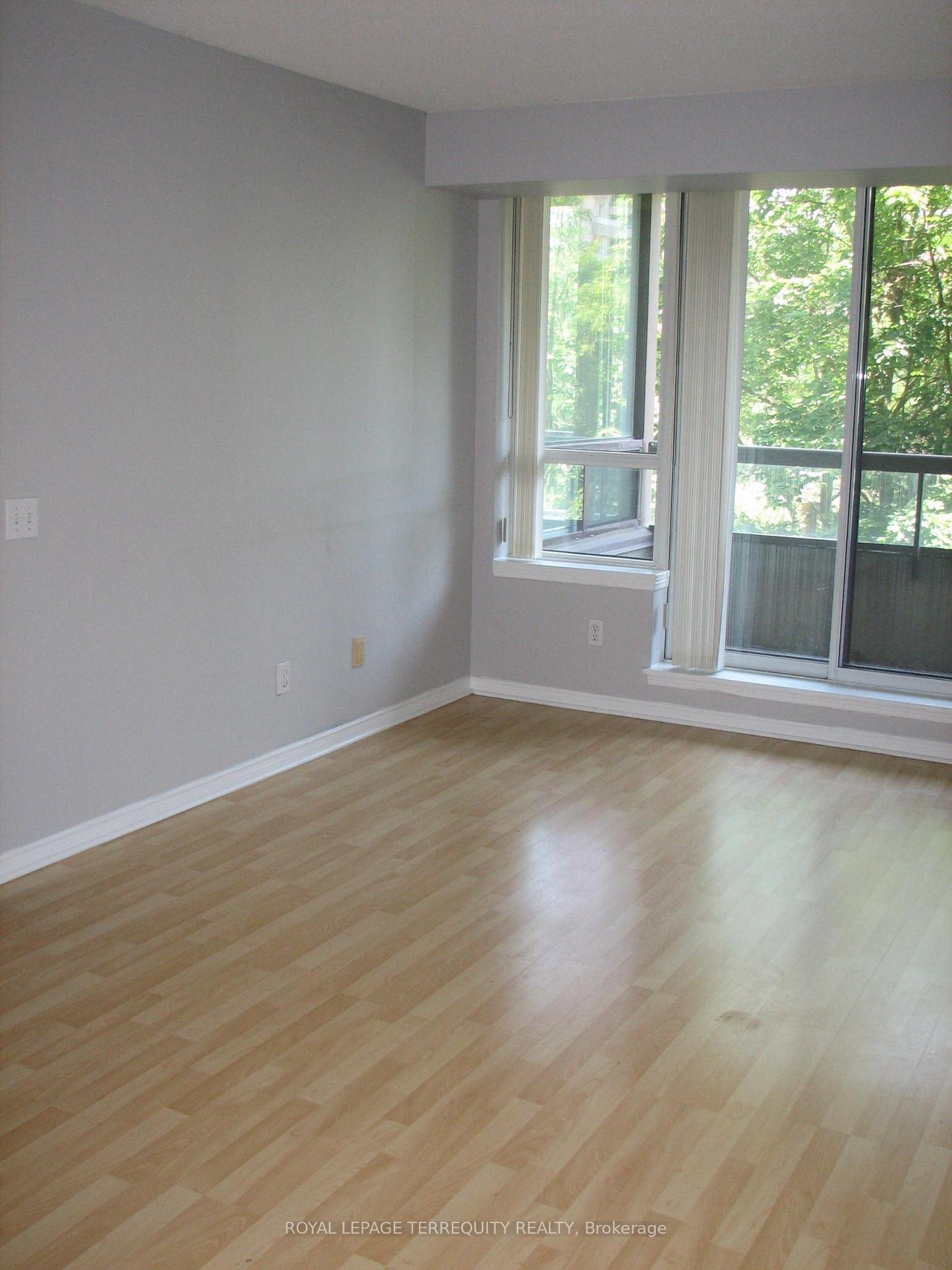 Photo 3 of Unit 306, 81 Townsgate Drive, Vaughan, Crestwood-Springfarm-Yorkhill — HOMEH