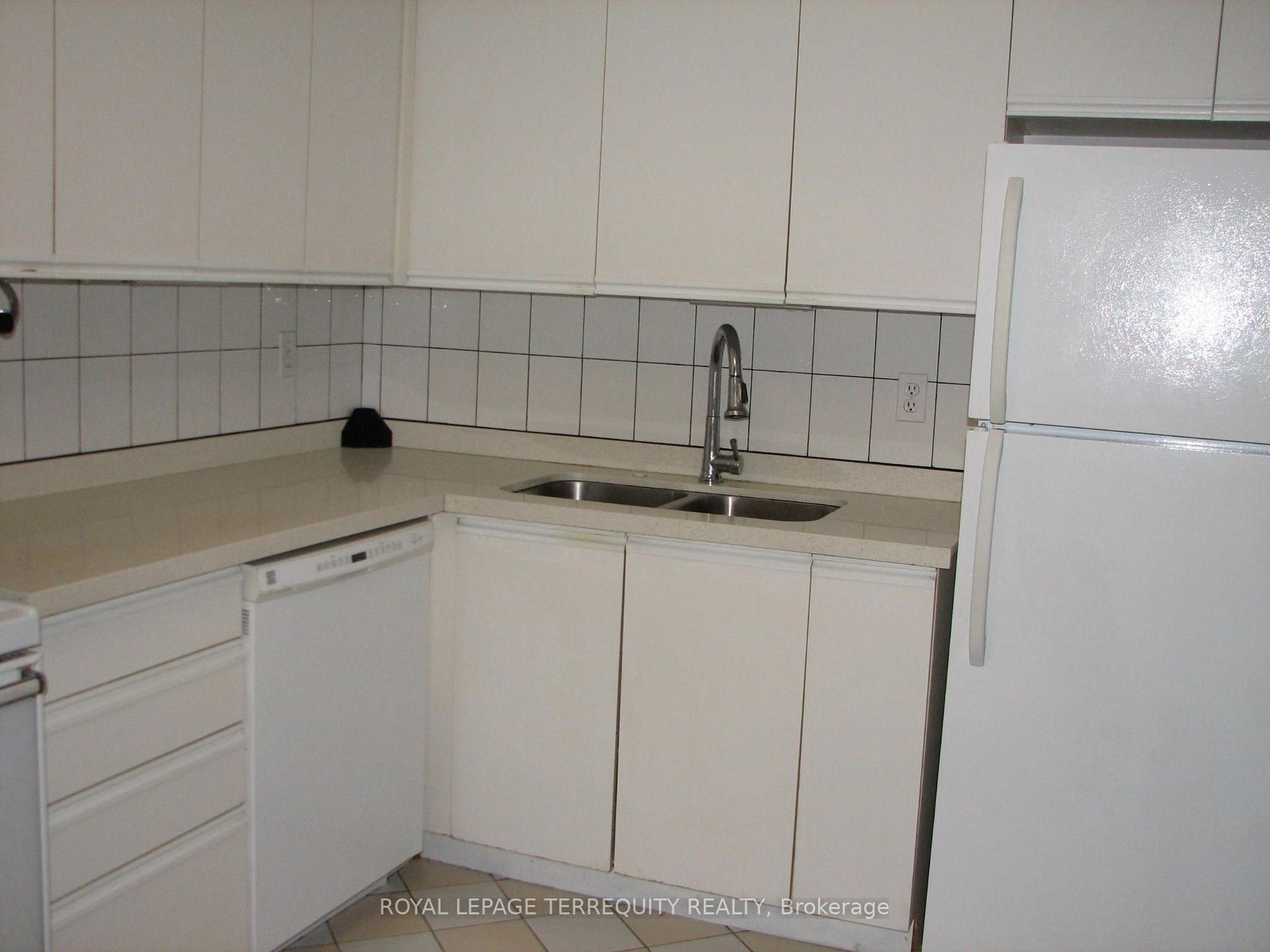 Photo 4 of Unit 306, 81 Townsgate Drive, Vaughan, Crestwood-Springfarm-Yorkhill — HOMEH
