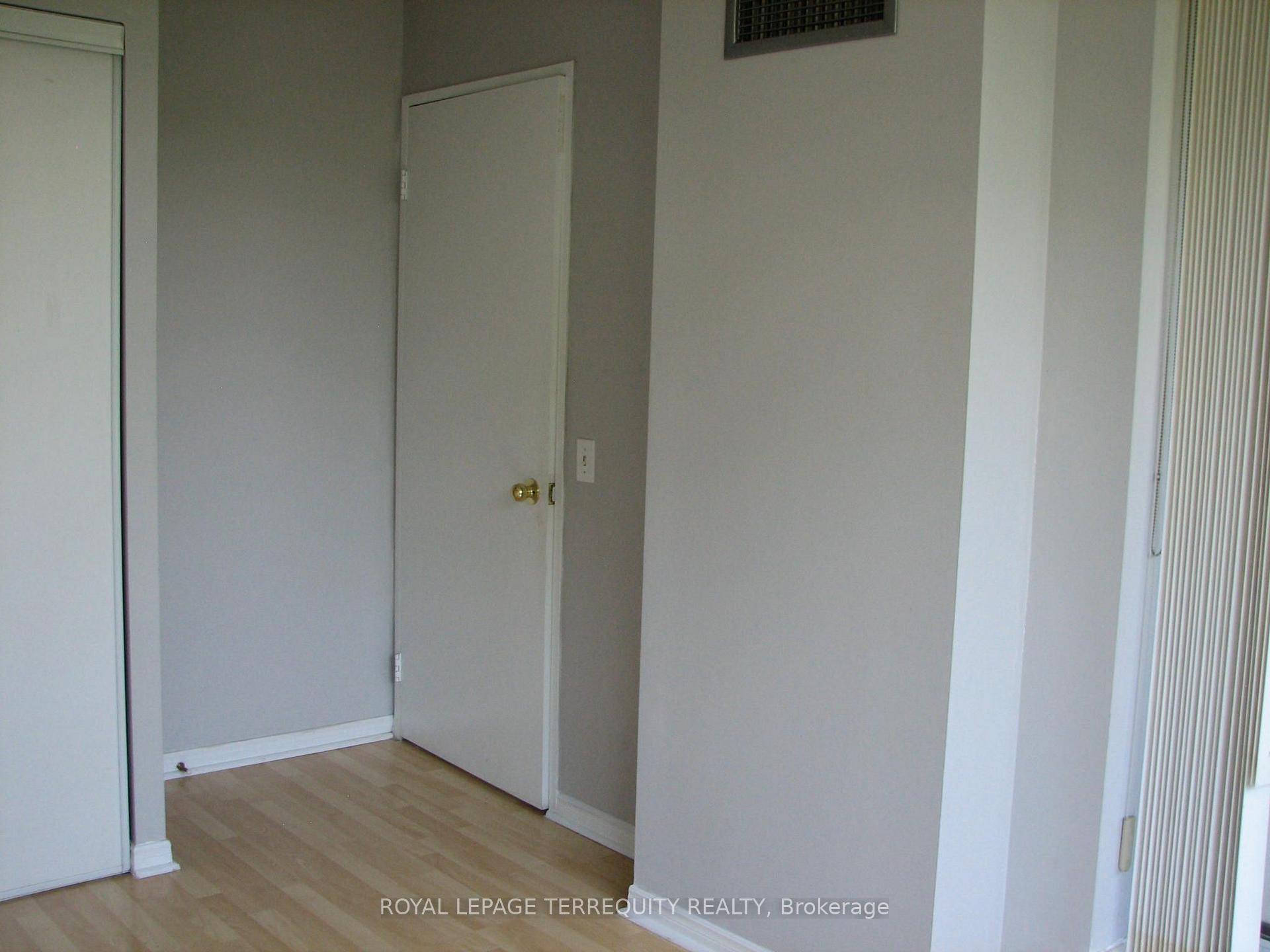 Photo 6 of Unit 306, 81 Townsgate Drive, Vaughan, Crestwood-Springfarm-Yorkhill — HOMEH