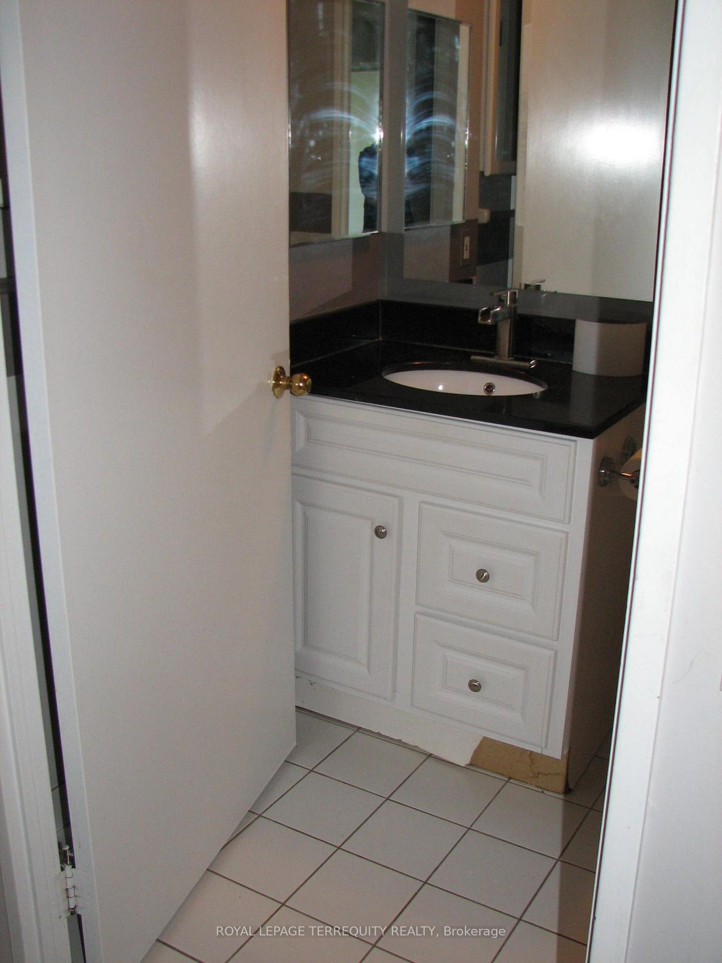Photo 7 of Unit 306, 81 Townsgate Drive, Vaughan, Crestwood-Springfarm-Yorkhill — HOMEH