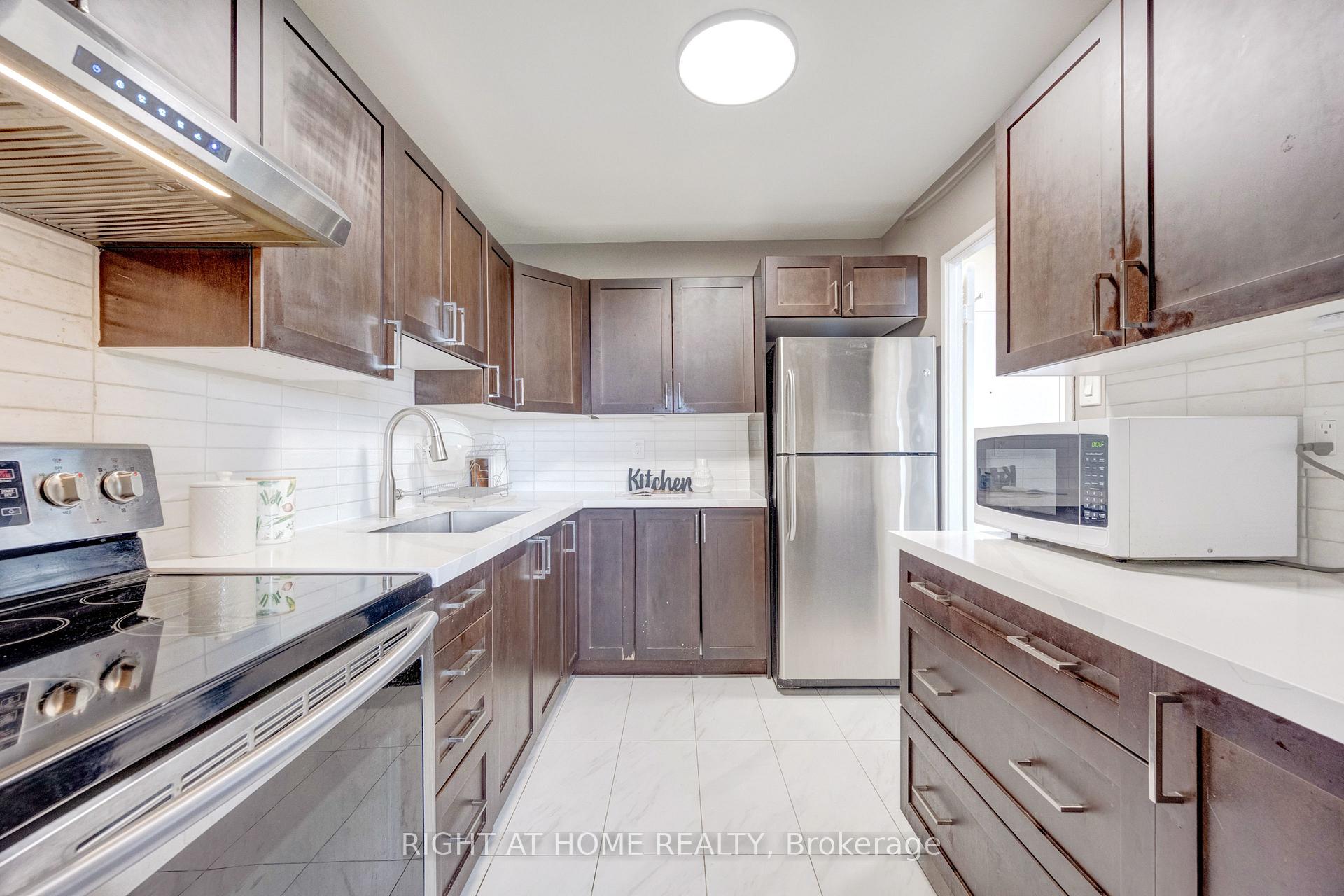 Photo 16 of Unit 708, 3390 Weston Road, North York, Humbermede — HOMEH