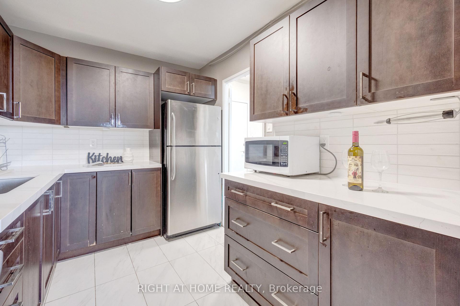 Photo 18 of Unit 708, 3390 Weston Road, North York, Humbermede — HOMEH
