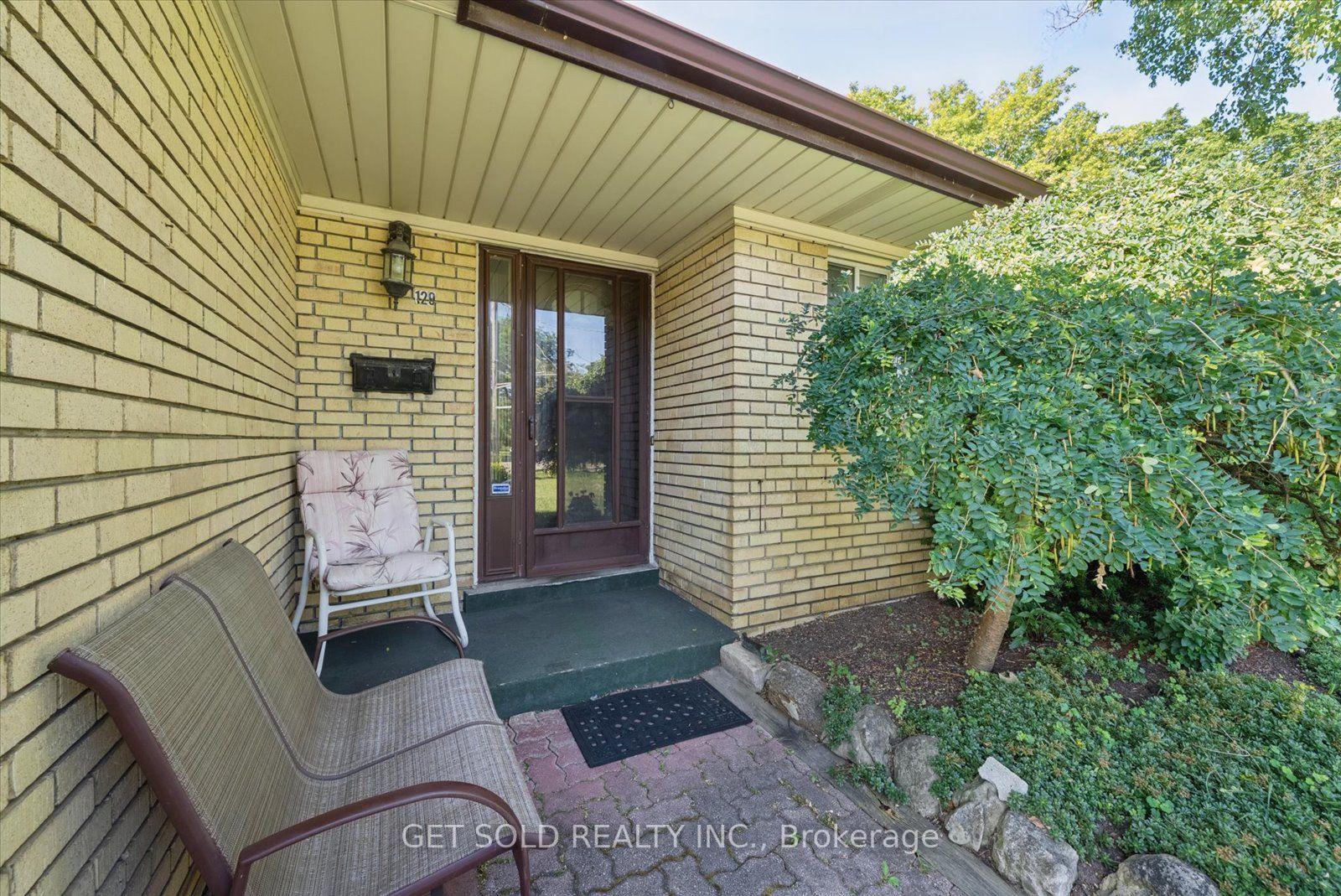 Photo 2 of 129 Riverhead Drive, Etobicoke, Rexdale-Kipling — HOMEH