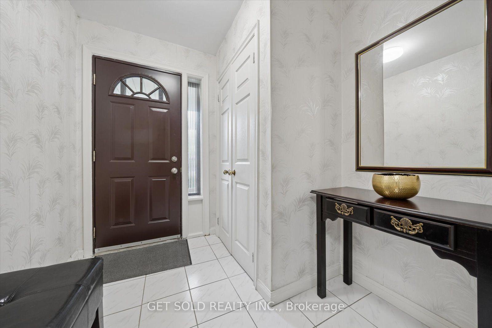 Photo 3 of 129 Riverhead Drive, Etobicoke, Rexdale-Kipling — HOMEH