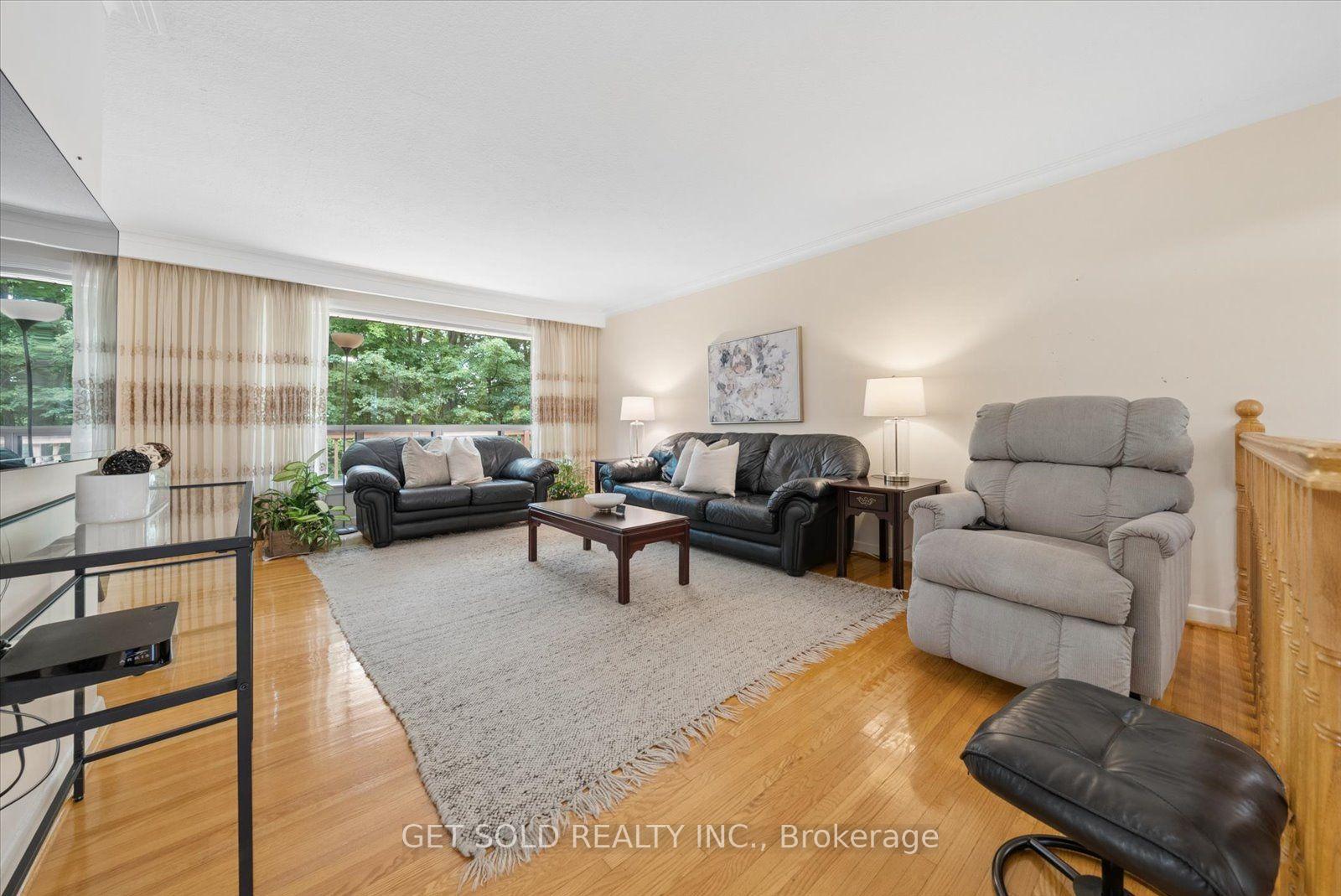 Photo 5 of 129 Riverhead Drive, Etobicoke, Rexdale-Kipling — HOMEH