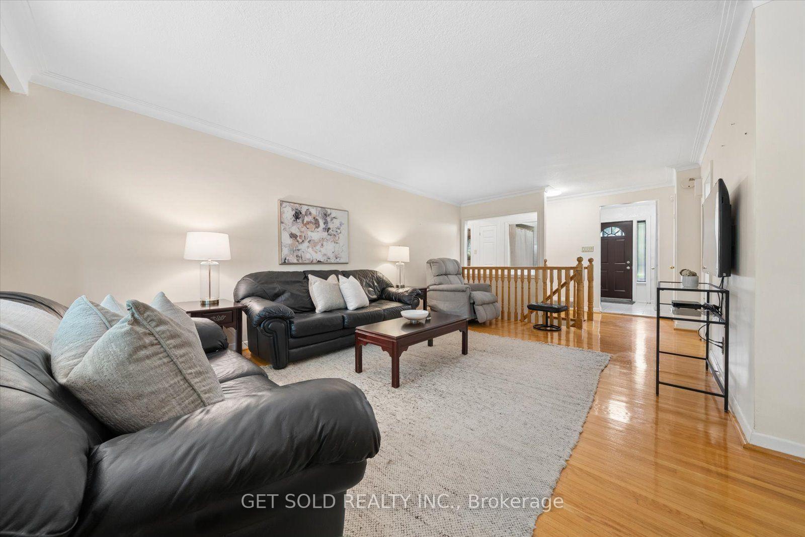 Photo 6 of 129 Riverhead Drive, Etobicoke, Rexdale-Kipling — HOMEH