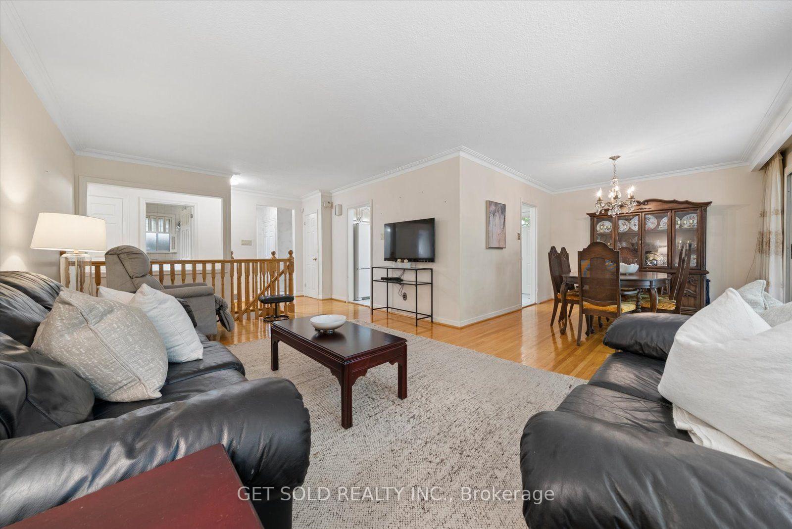 Photo 7 of 129 Riverhead Drive, Etobicoke, Rexdale-Kipling — HOMEH