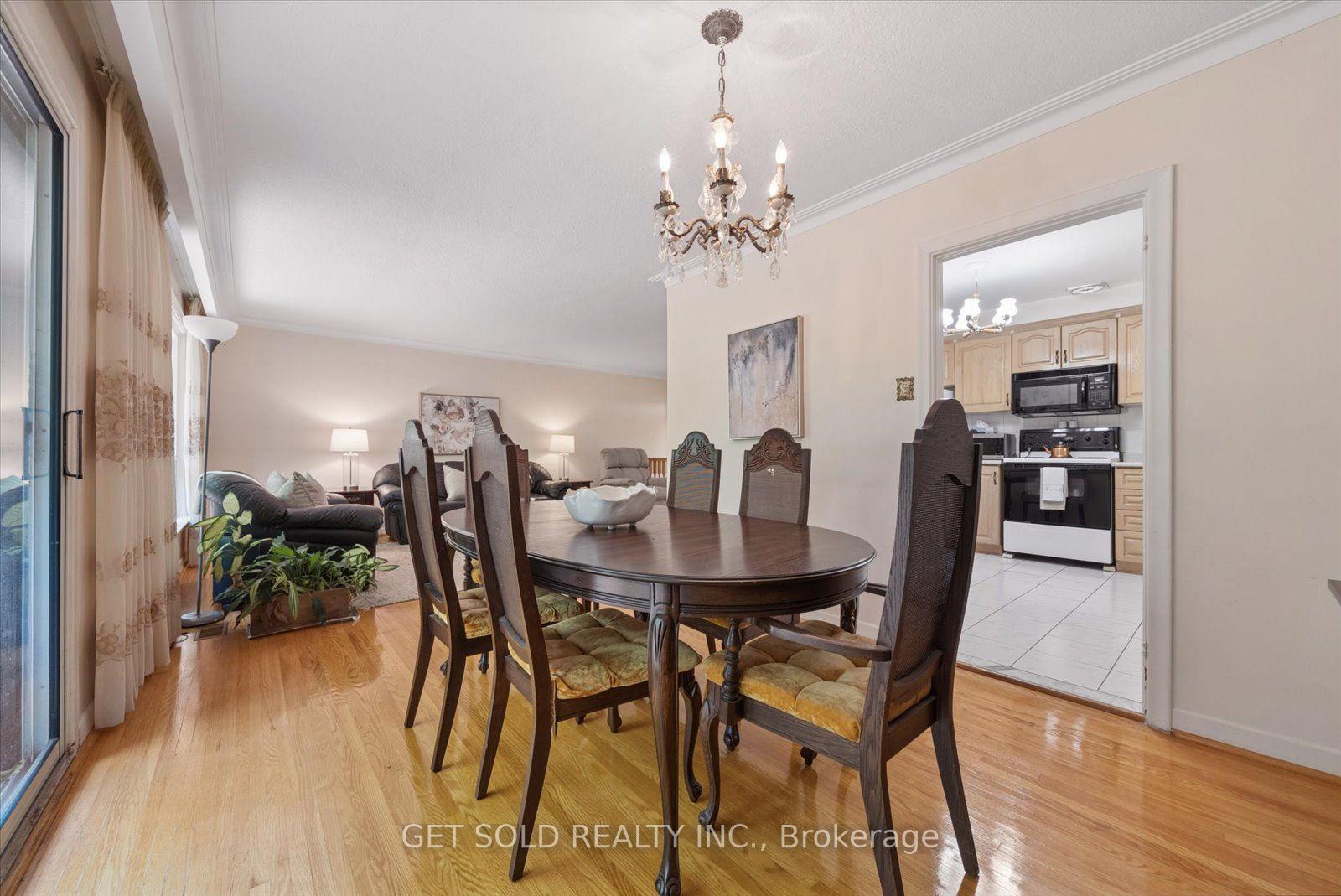 Photo 8 of 129 Riverhead Drive, Etobicoke, Rexdale-Kipling — HOMEH