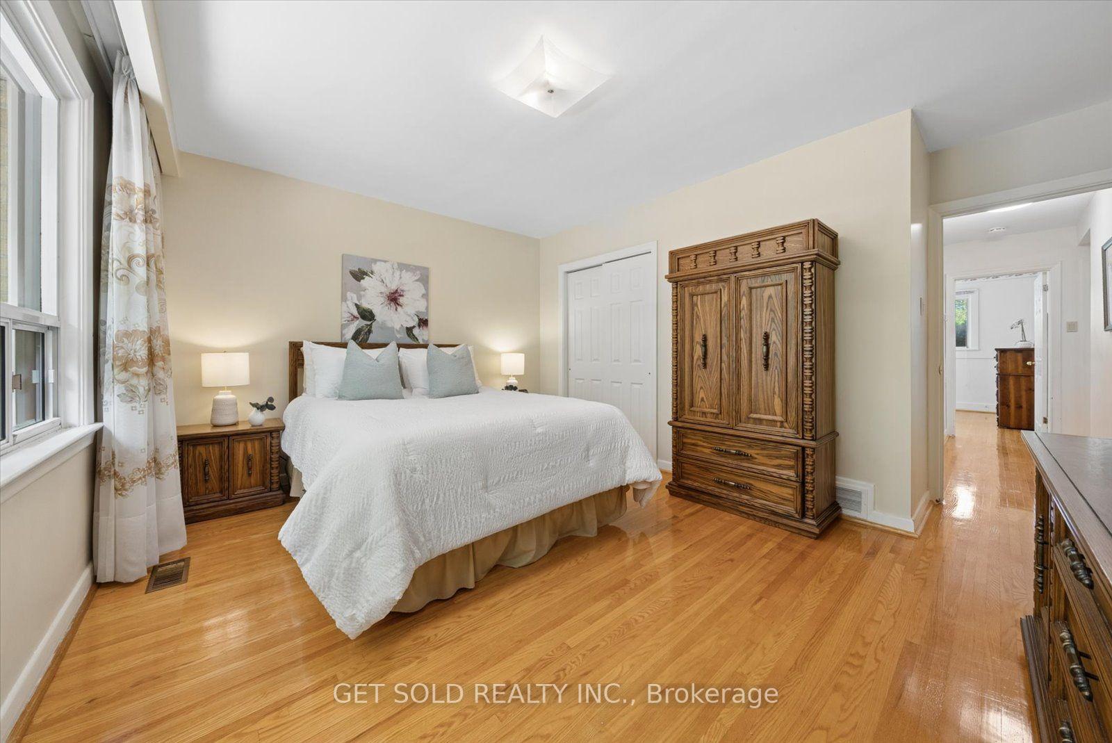Photo 16 of 129 Riverhead Drive, Etobicoke, Rexdale-Kipling — HOMEH