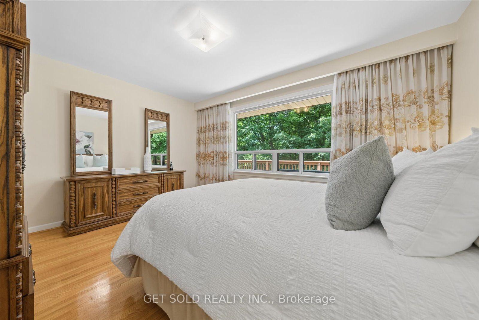 Photo 17 of 129 Riverhead Drive, Etobicoke, Rexdale-Kipling — HOMEH