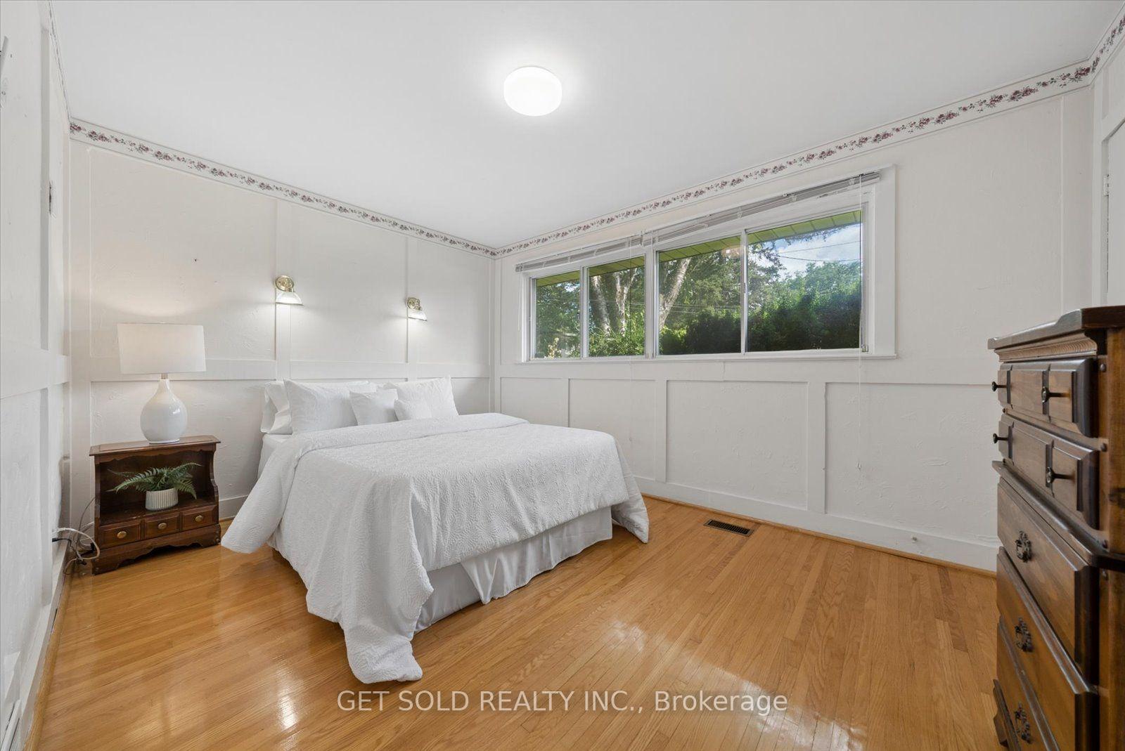 Photo 18 of 129 Riverhead Drive, Etobicoke, Rexdale-Kipling — HOMEH